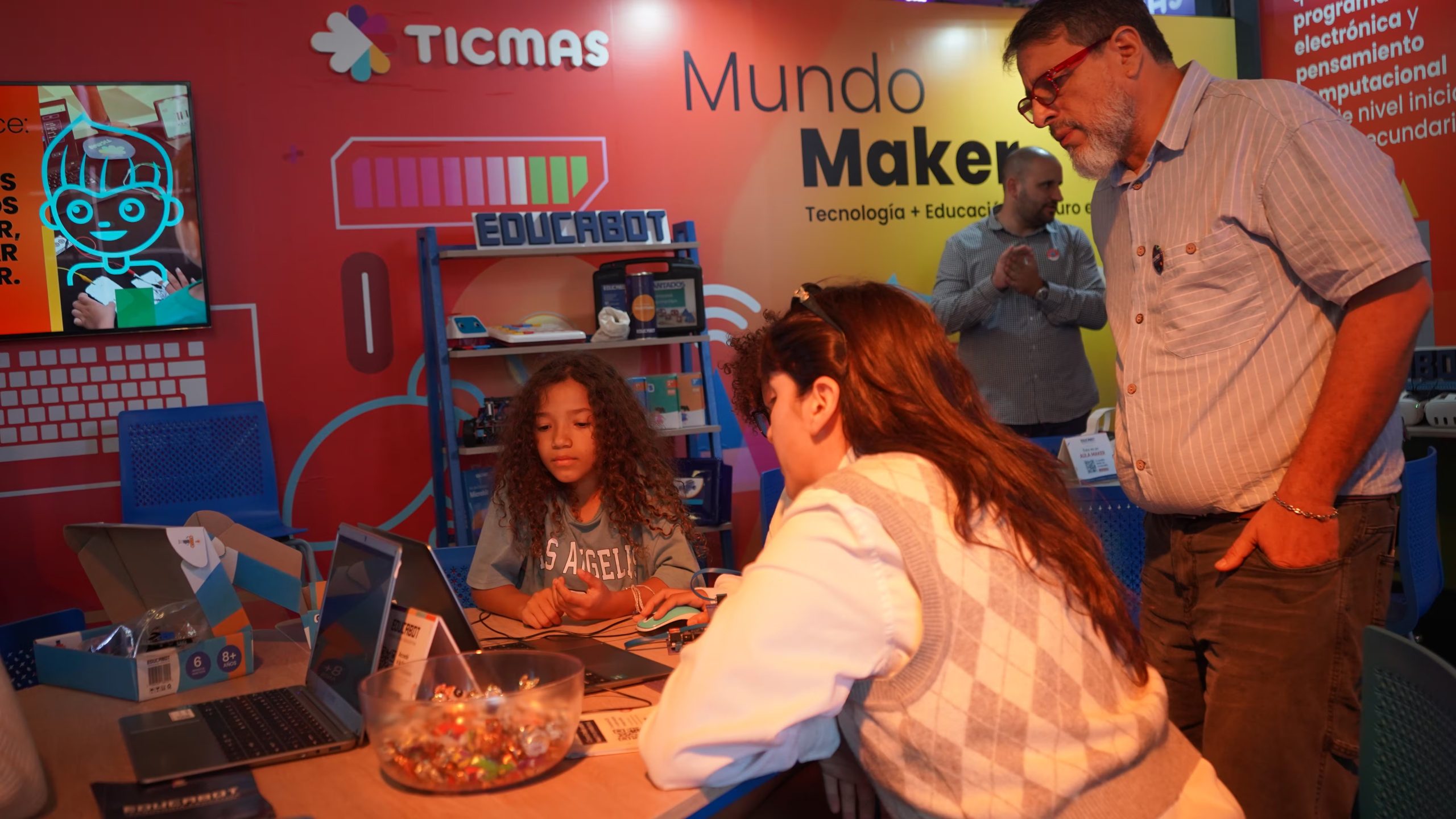 Mundo Maker es uno de los desarrollos de Ticmas con el que los niños puedan interactuar con la ciencia, la tecnología y el conocimiento.—(Cortesía Ticmas)