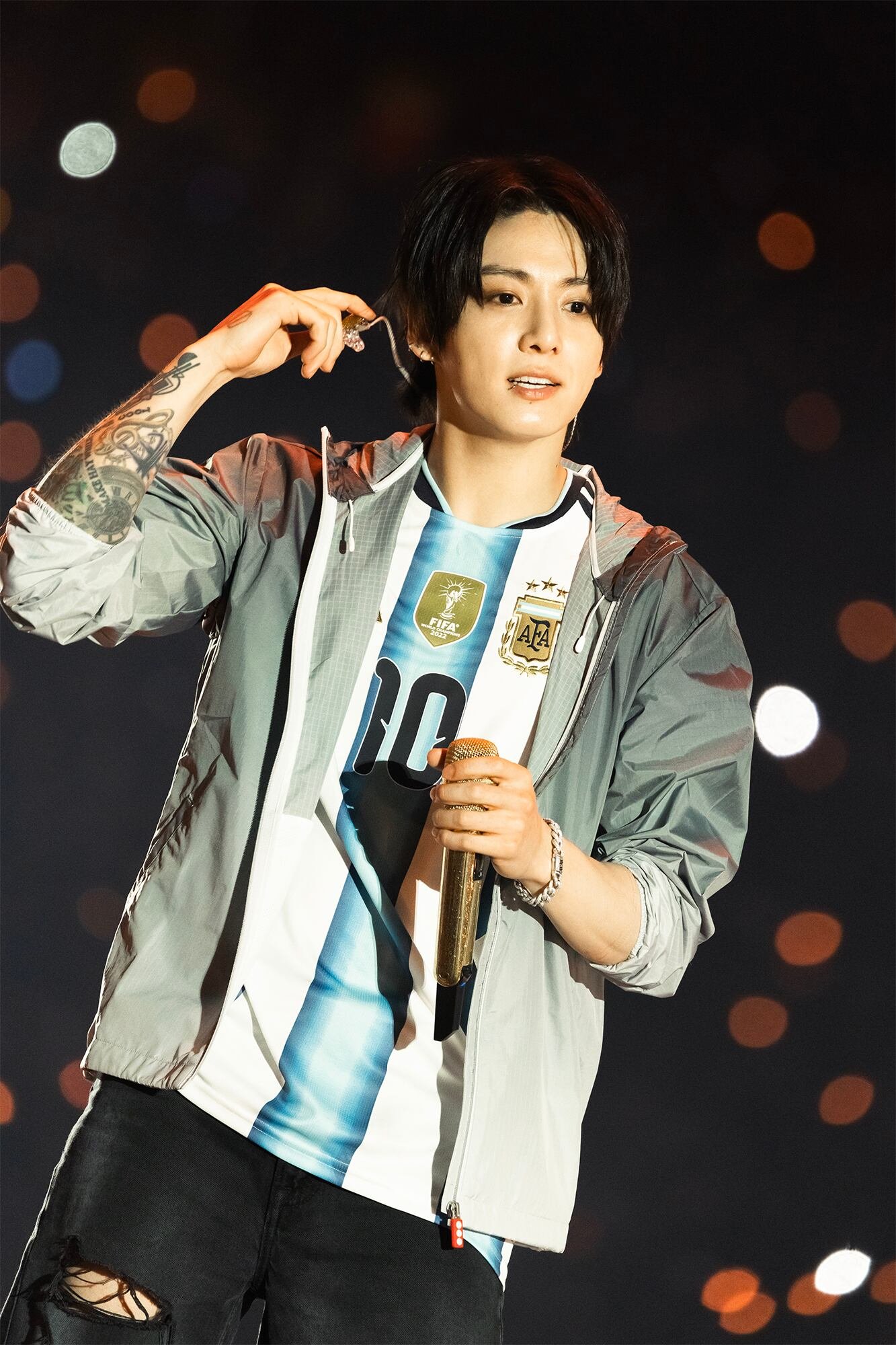 “Es muy hermoso todo. Yo tengo mis auriculares, pero siento que sus gritos los atraviesan”, comentó Jungkook ante el recibimiento del ARMY argentino en su primera fecha (Crédito: HYBE/BIGHIT MUSIC )