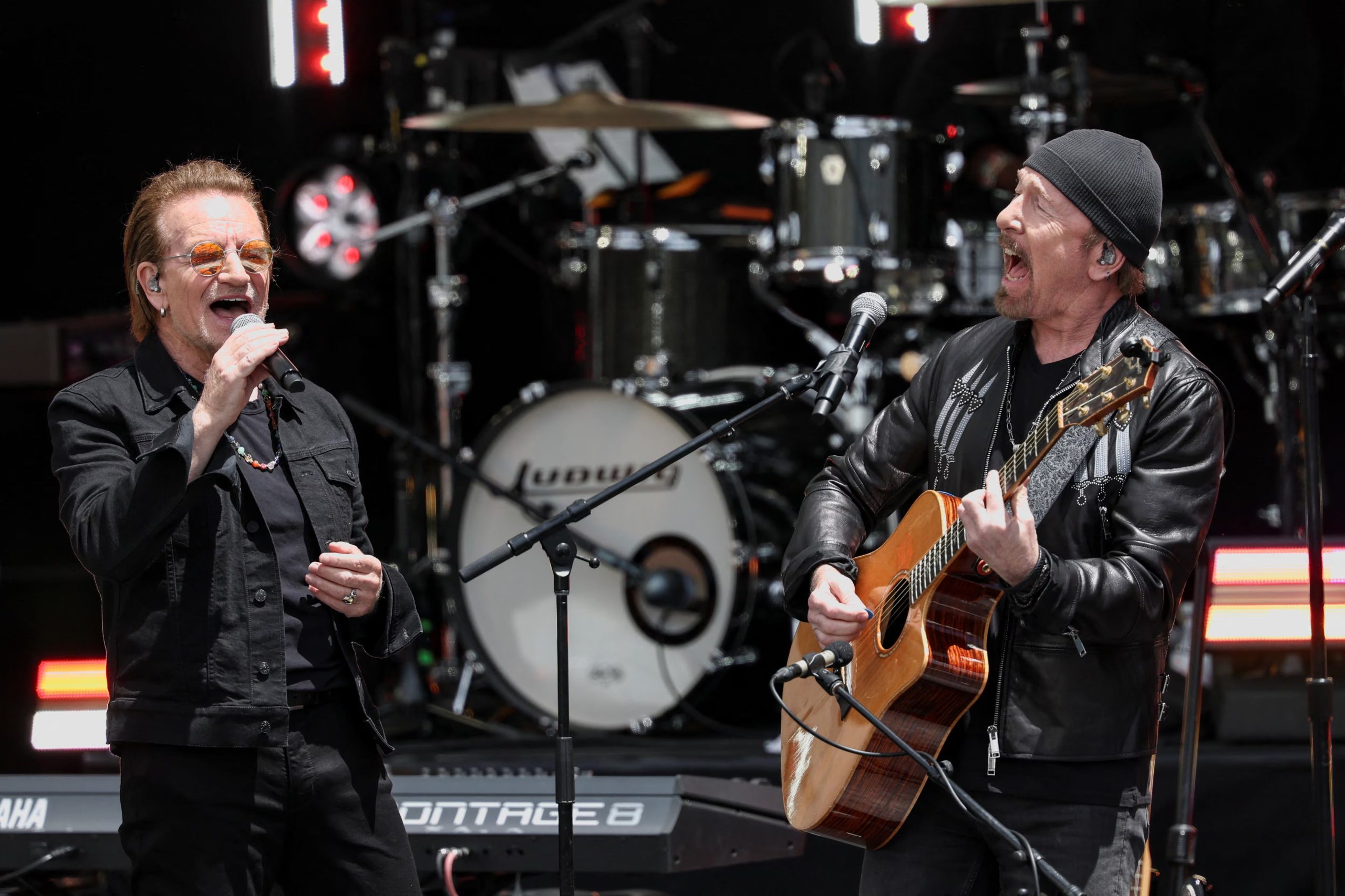 The Edge afirmó que el grupo no habría grabado un nuevo disco sin el regreso del baterista al estudio (REUTERS)