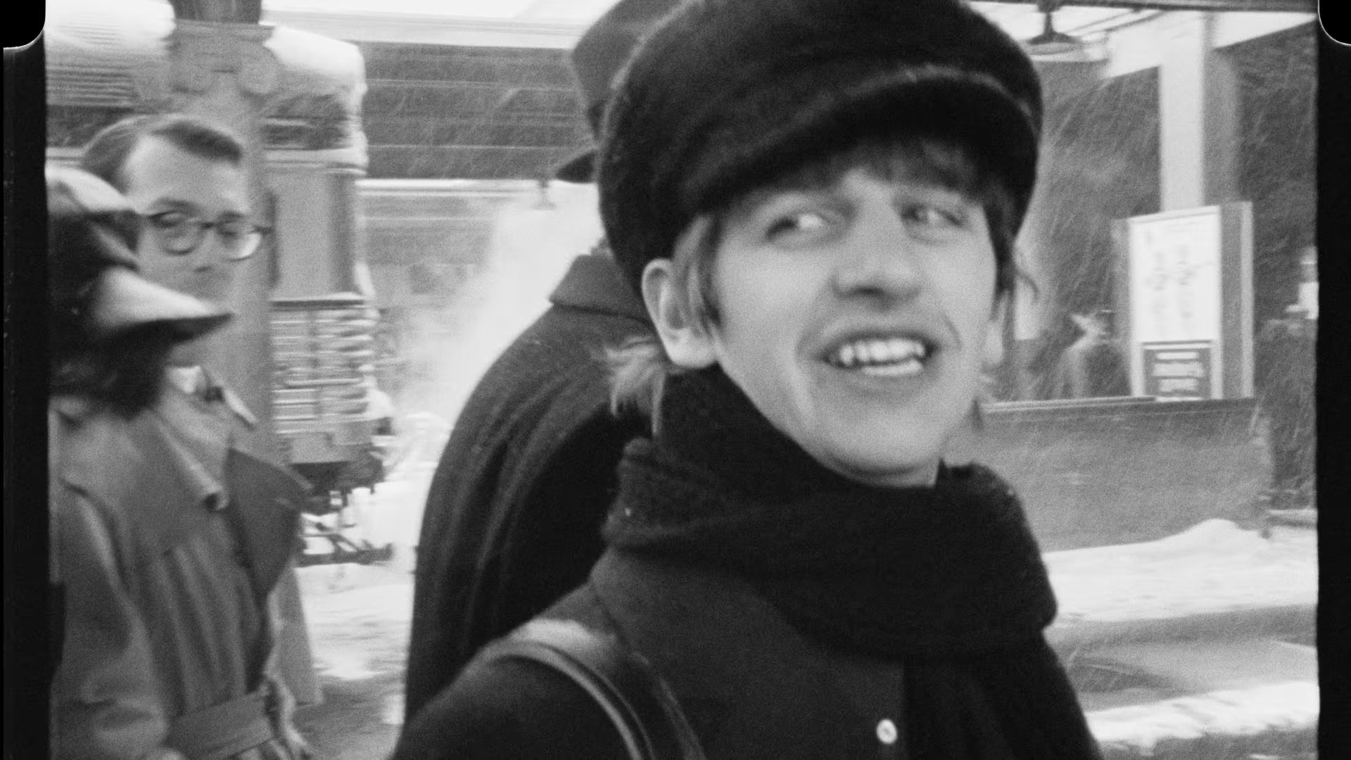 Ringo Starr en 1964, plena era de la beatlemanía (Disney+)