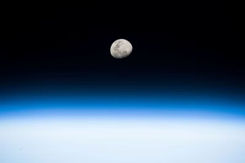 La Ley de Estandarización del Tiempo Celestial facilitará la coordinación entre agencias espaciales y empresas privadas en la Luna y otros cuerpos celestes en el futuro. (NASA/Handout vía REUTERS)