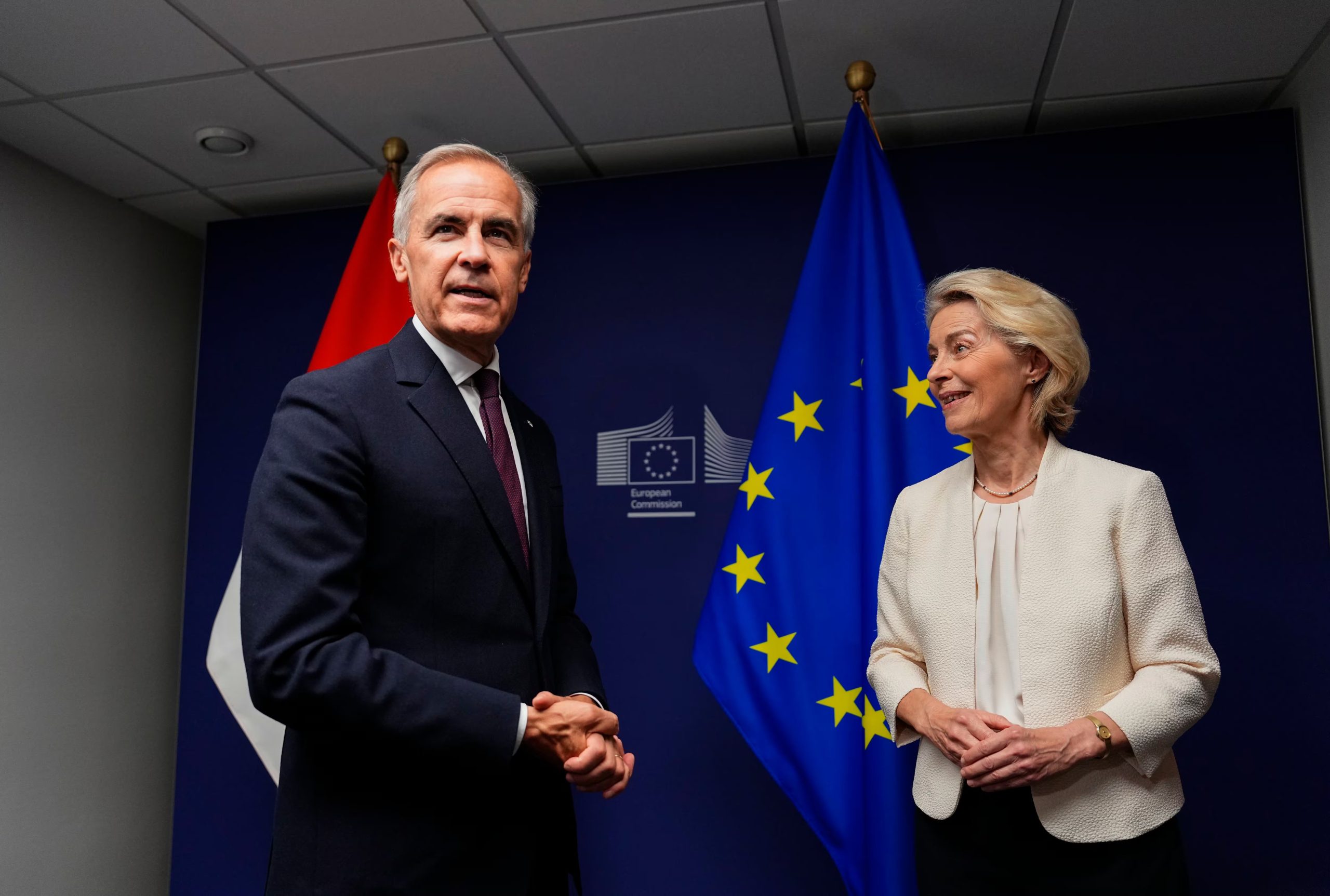 Von der Leyen planteó la iniciativa el miércoles, después de su llegada a Montreal, donde sostuvo que las conversaciones permitirán explorar una nueva modalidad de vinculación entre Ottawa y Bruselas (AP)