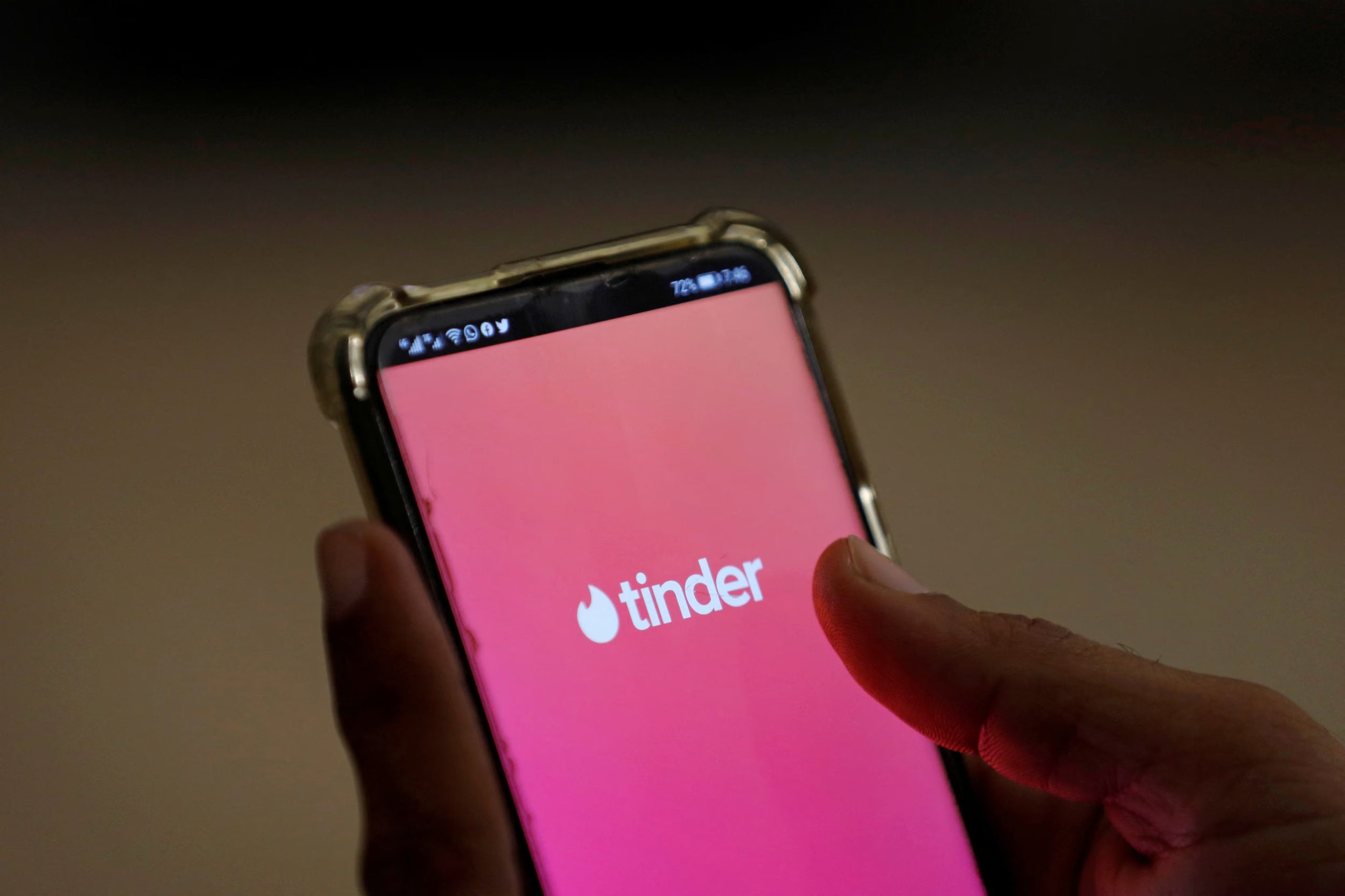 Mientras los estafadores afinaban sus técnicas con herramientas de inteligencia artificial, los algoritmos diseñados para detectarlos llevaban años sin recibir una actualización (REUTERS/Akhtar Soomro/Illustration/File Photo)