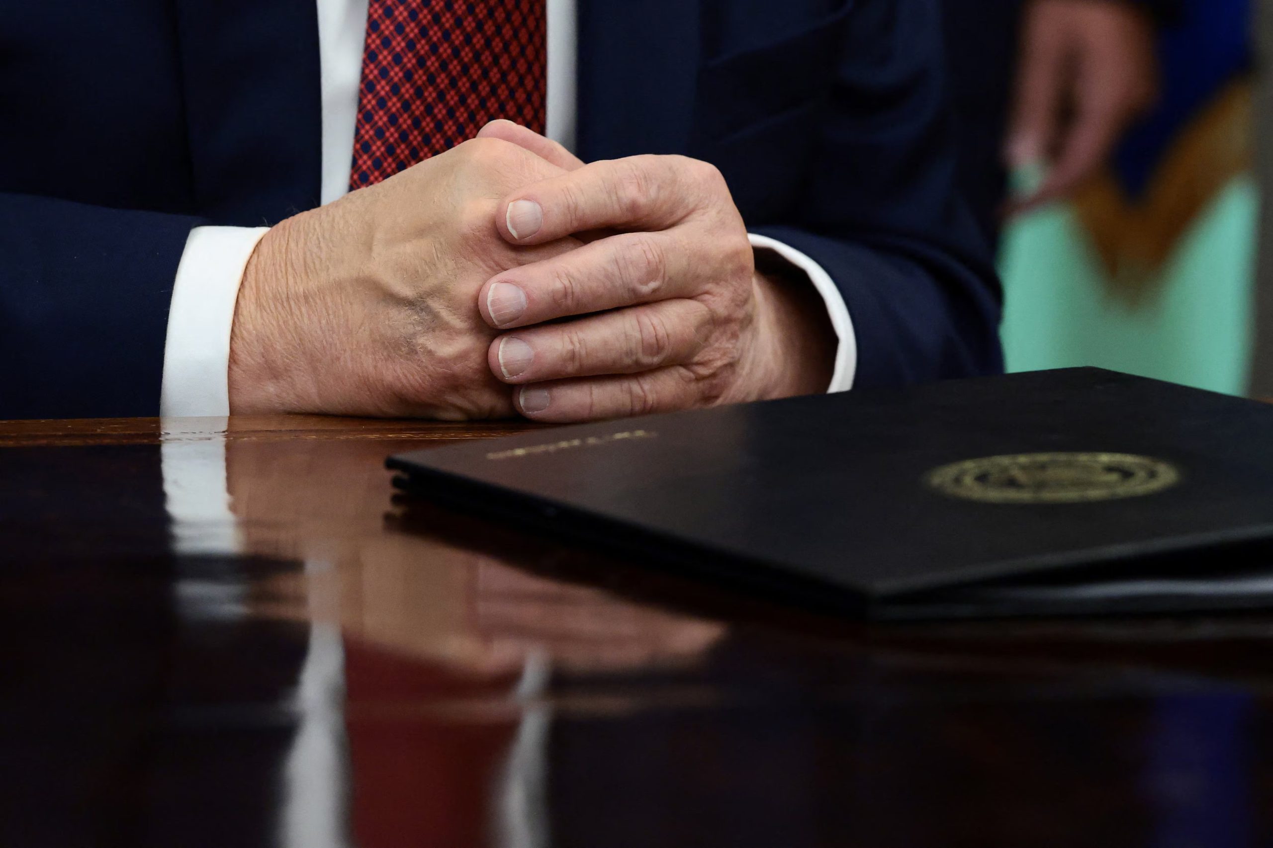 La ley llegó al escritorio presidencial con respaldo unánime del Senado. Su firma convertiría en obligación legal lo que hasta ahora era, para las plataformas, una decisión voluntaria (REUTERS/Evelyn Hockstein)