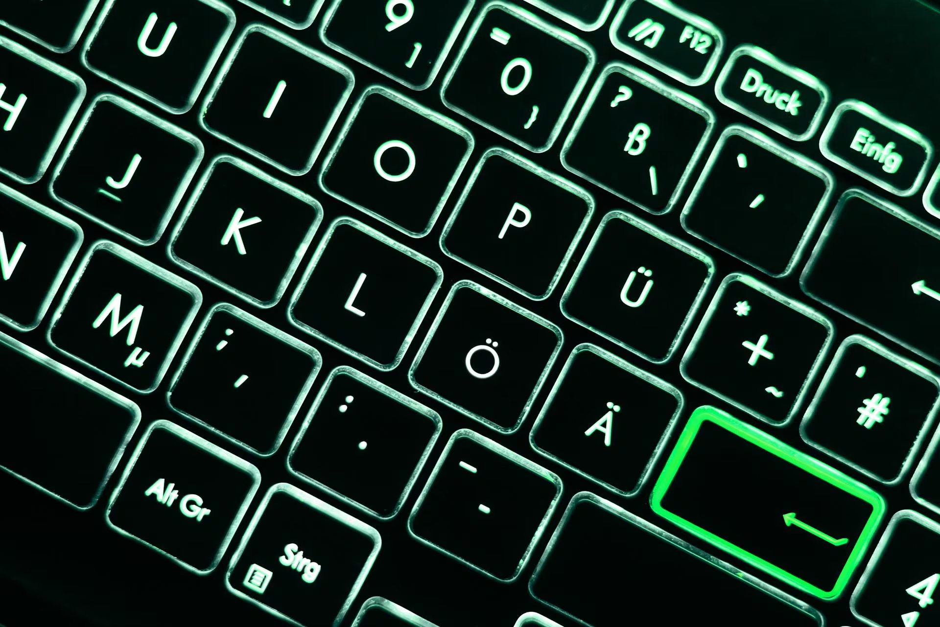 Palabras como driver, diode, decryption y tick funcionan como claves que el malware traduce en números para calcular la ubicación del servidor de mando y control. (Europa Press)