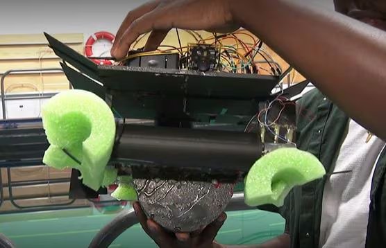 La técnica de extracción magnética sustituye las redes de arrastre para proteger a la fauna y la vegetación acuática (Captura de video CBC news)
