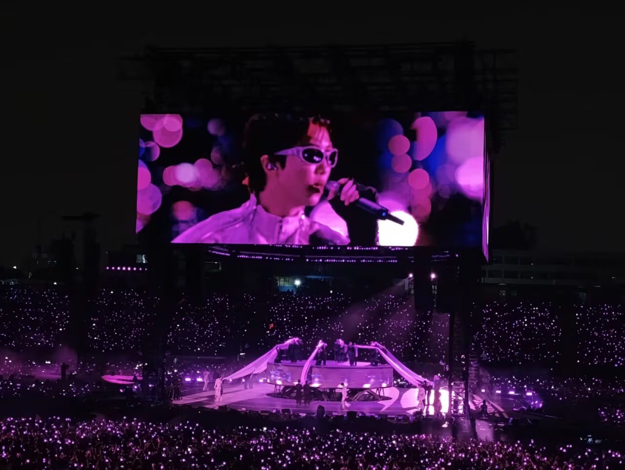 El grupo de k-pop BTS ofrece un concierto en el Estadio San Marcos de Lima ante miles de seguidores. (Paula Diaz)
