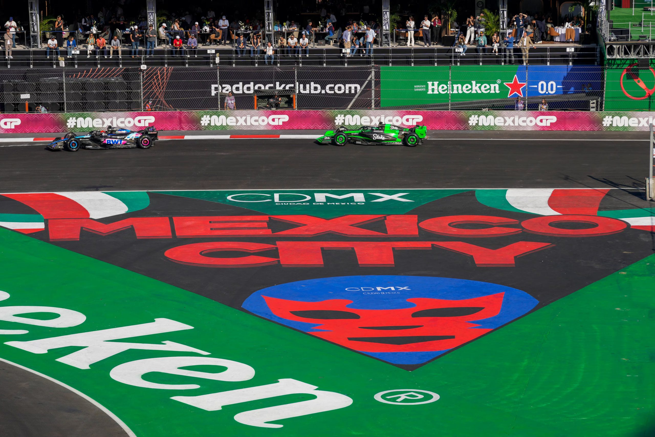 El Autódromo Hermanos Rodríguez requiere varias jornadas para desmontar gradas, estructuras y zonas de operación tras la el Gran Premio de la Ciudad de México. (AP Foto/Moises Castillo)