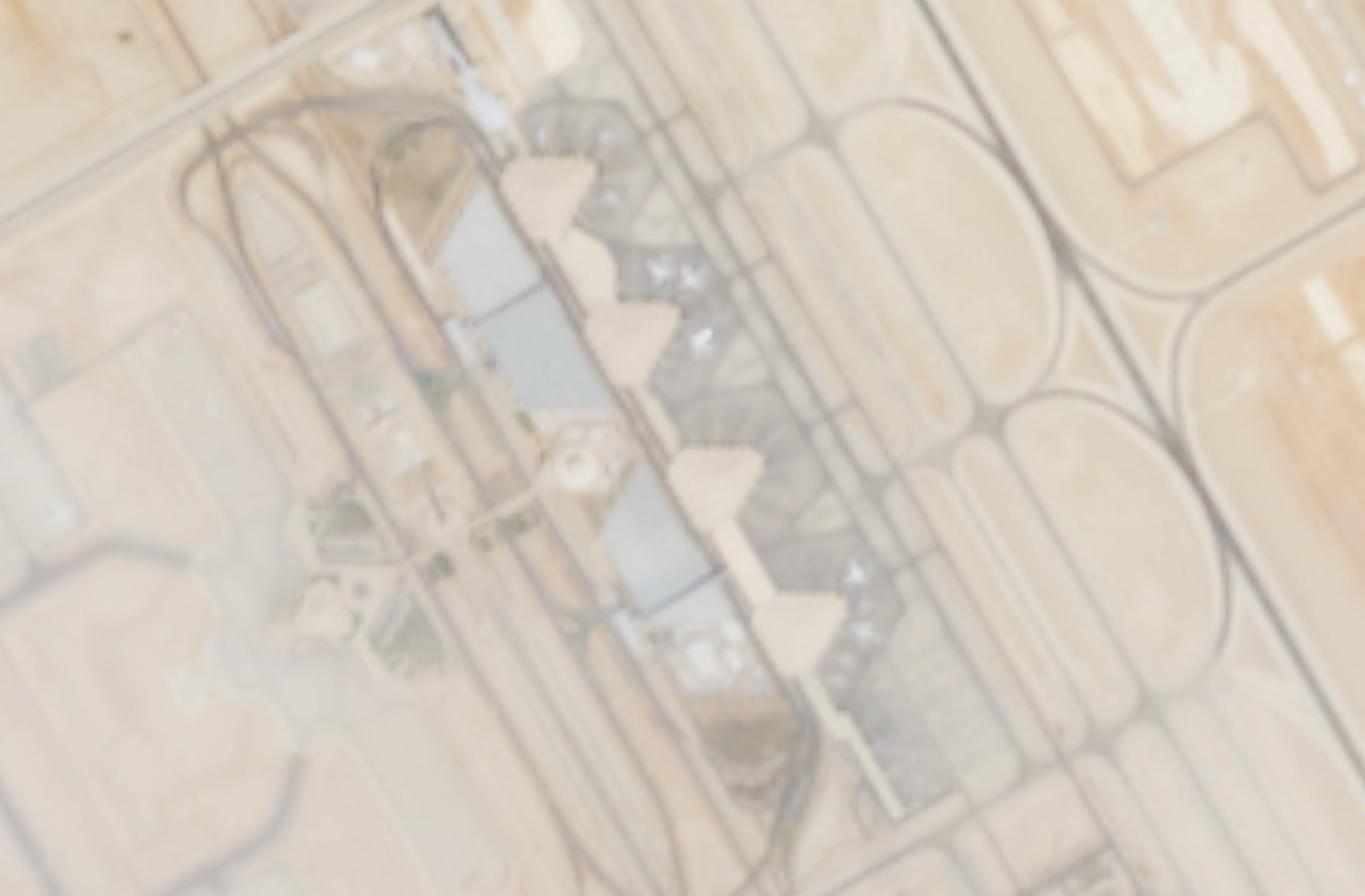La aviación civil de Arabia Saudí prorrogó el cierre del Aeropuerto Internacional Rey Khalid tras el impacto de un proyectil. (REUTERS)