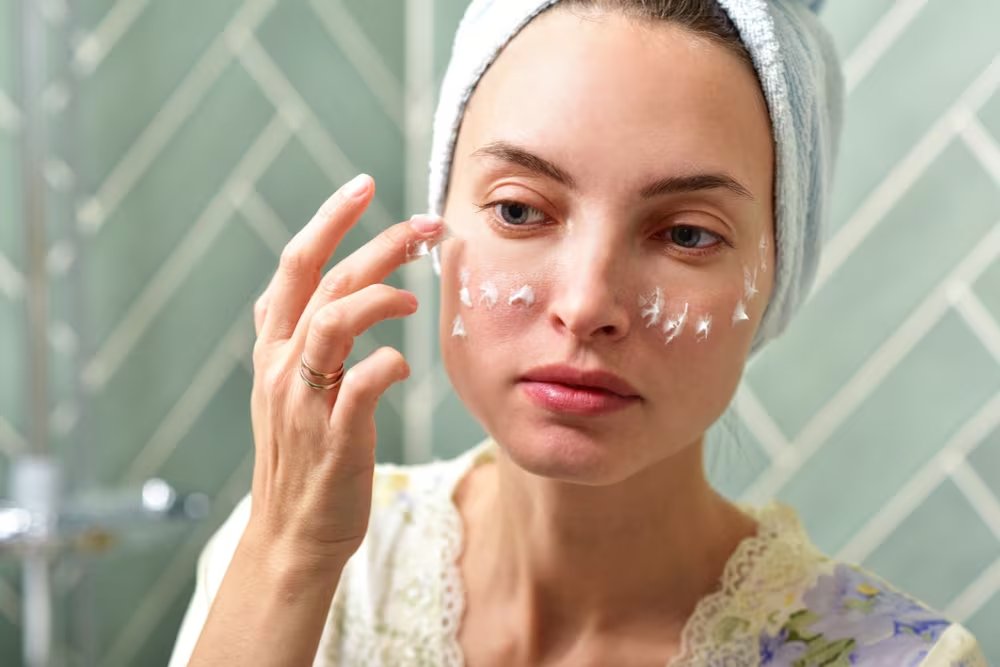 La American Academy of Dermatology señala que el protector solar representa el producto esencial para el cuidado facial en la infancia