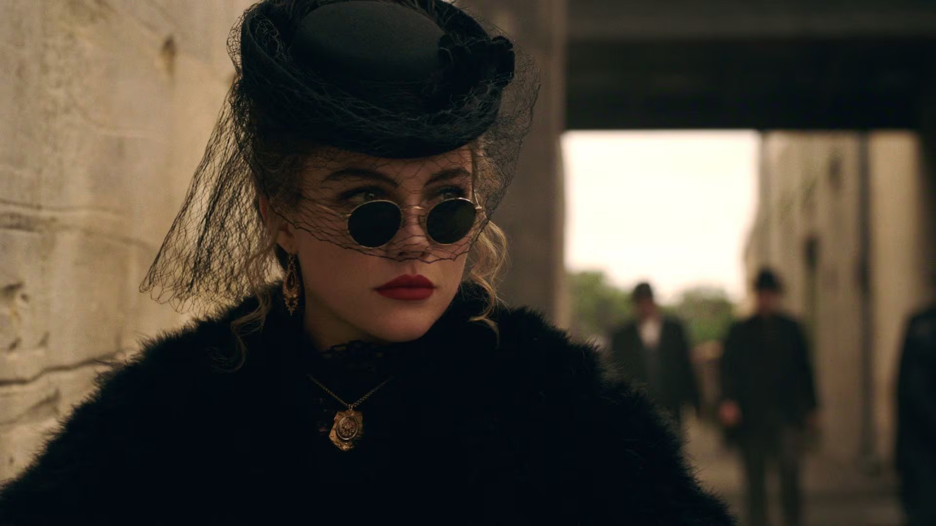 Florence Pugh en 'Al este del Edén' (Netflix)