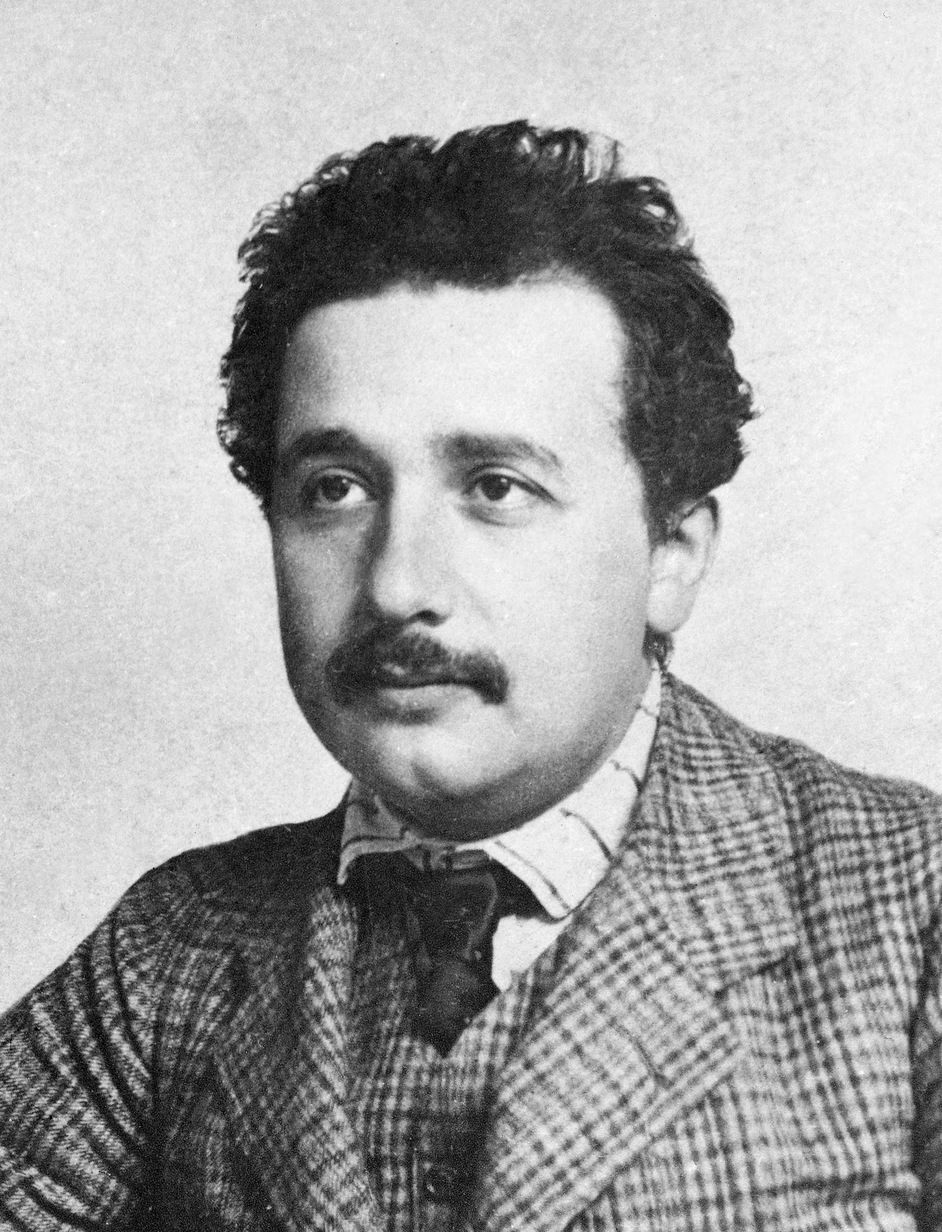 Albert Einstein, retratado en 1905, el