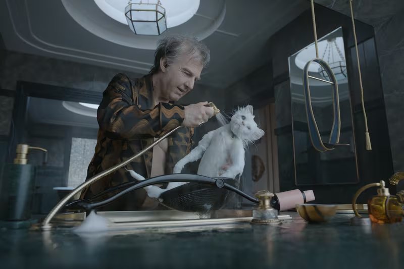 Tom Cruise interpreta a Digger Rockwell, un magnate petrolero texano cuya codicia desata un desastre de escala planetaria en Groenlandia