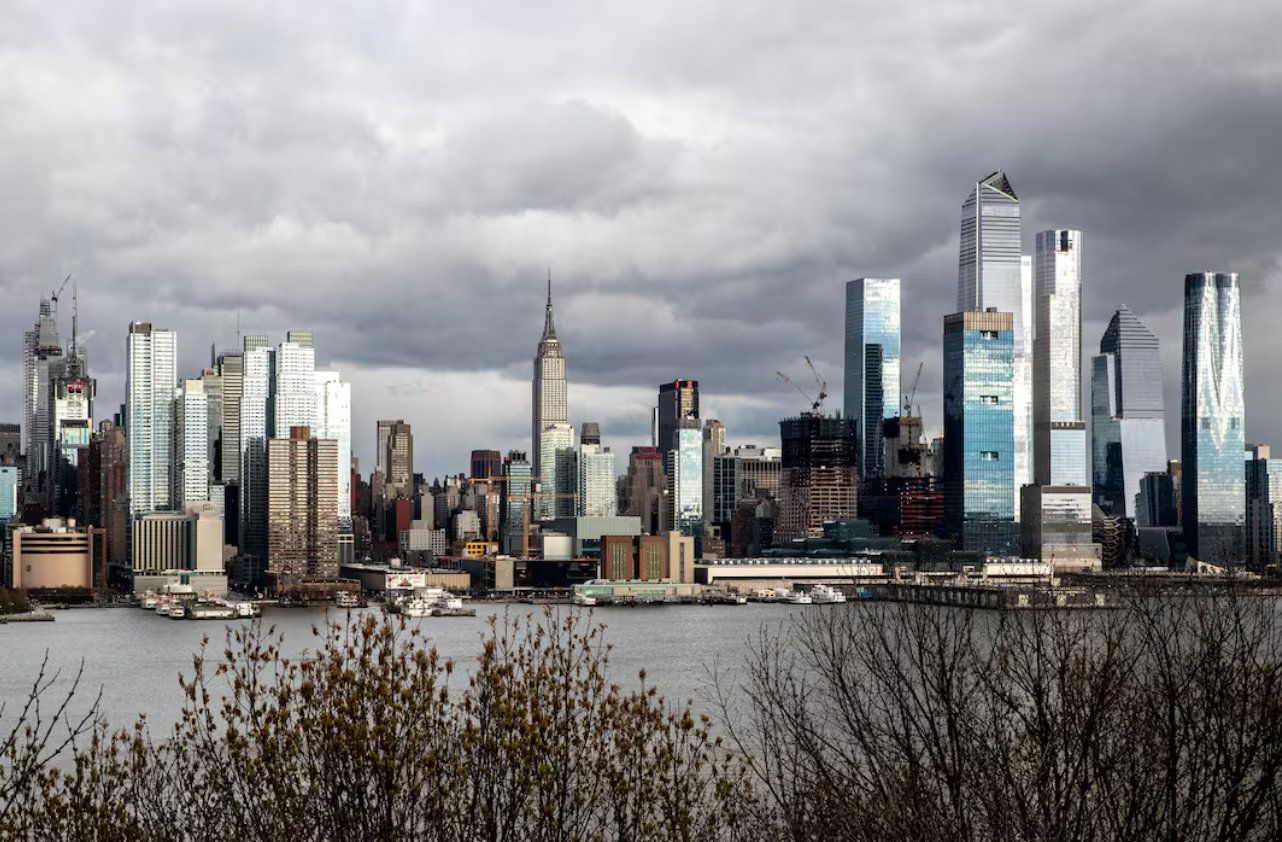 Ciudades como Chicago, Boston, Nueva York y Filadelfia recibirán cerca de la mitad de su acumulación habitual de nieve (Reuters)