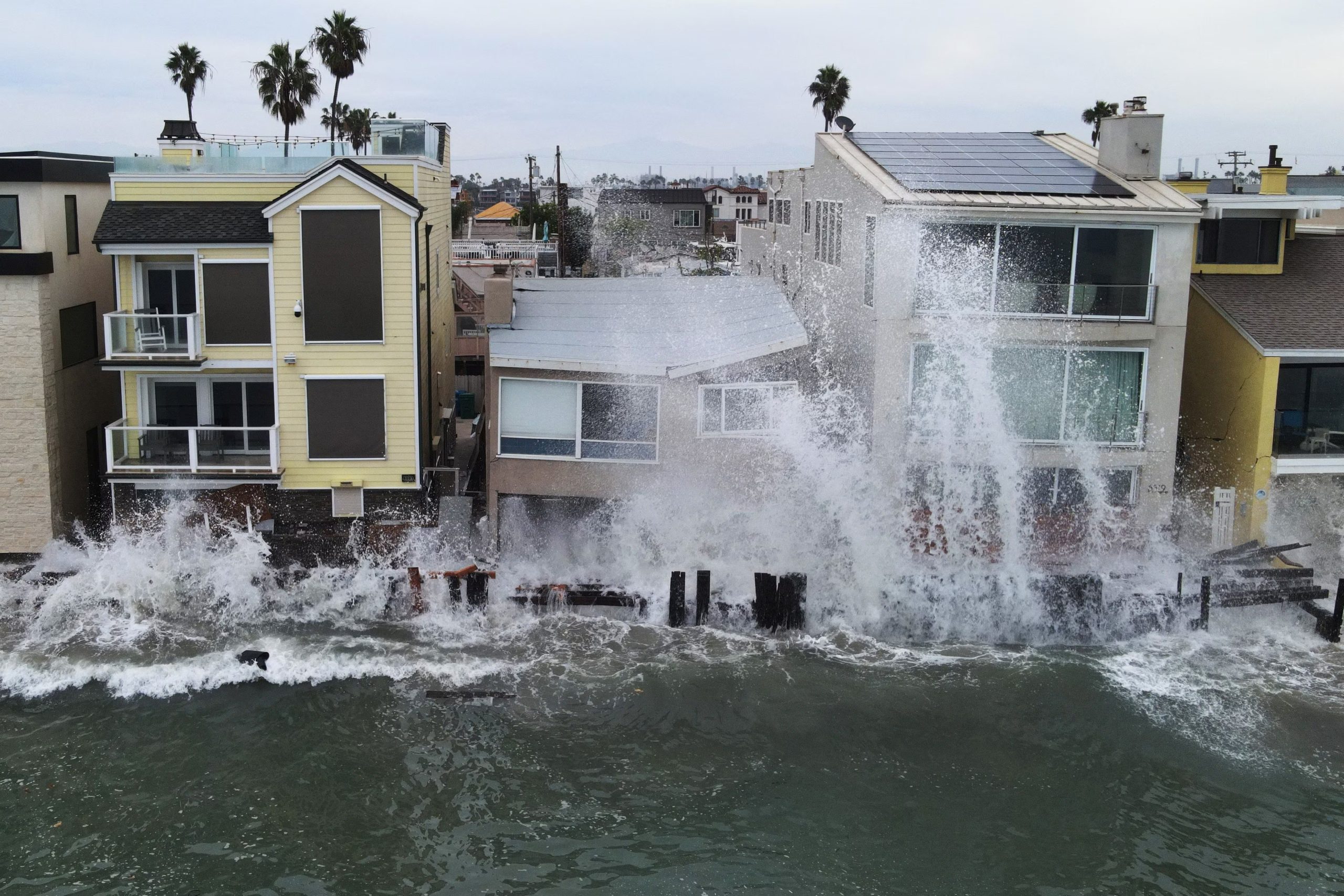 Las precipitaciones asociadas a ríos atmosféricos elevarán el peligro de inundaciones y deslizamientos en California (REUTERS/David Swanson)