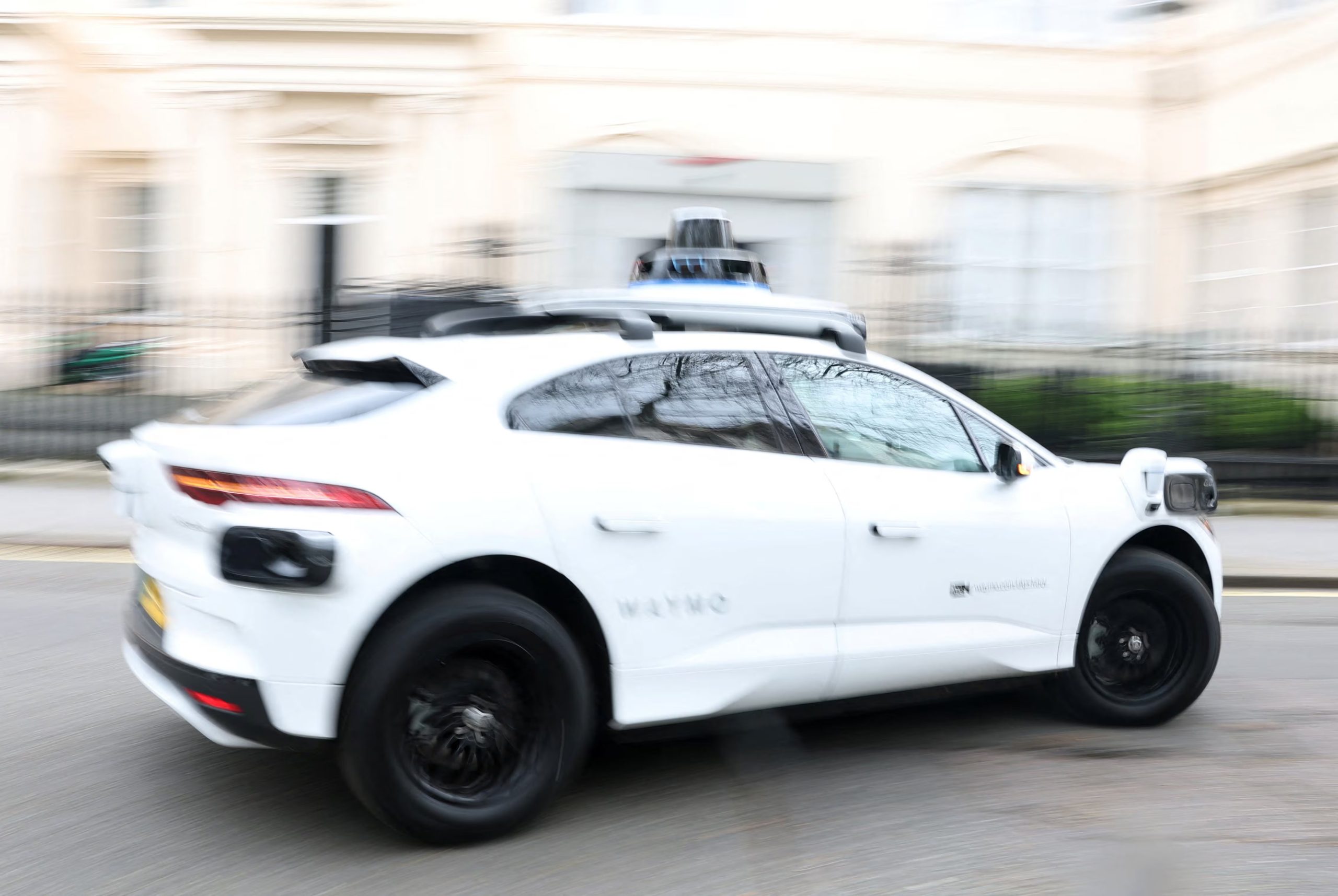 El nuevo servicio conecta las terminales aéreas con los destinos incluidos en el área de cobertura de Waymo. REUTERS/Toby Melville