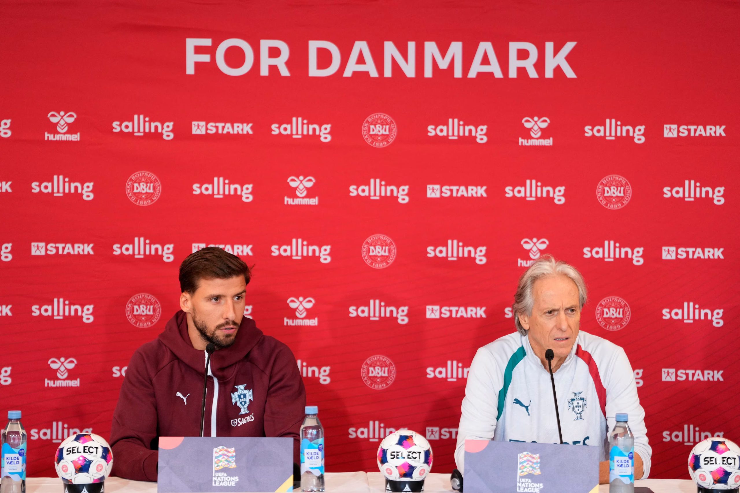 Ruben Días y Jorge Jesus hablaron de la salida de su capitán en conferencia de prensa (Reuters)