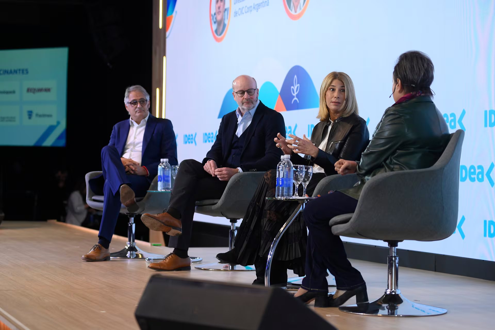 Sofía Vago, Alejandro Gorodisch y Diego García analizaron en IDEA cómo la inteligencia artificial transforma actividades como la economía del conocimiento, la salud y el turismo