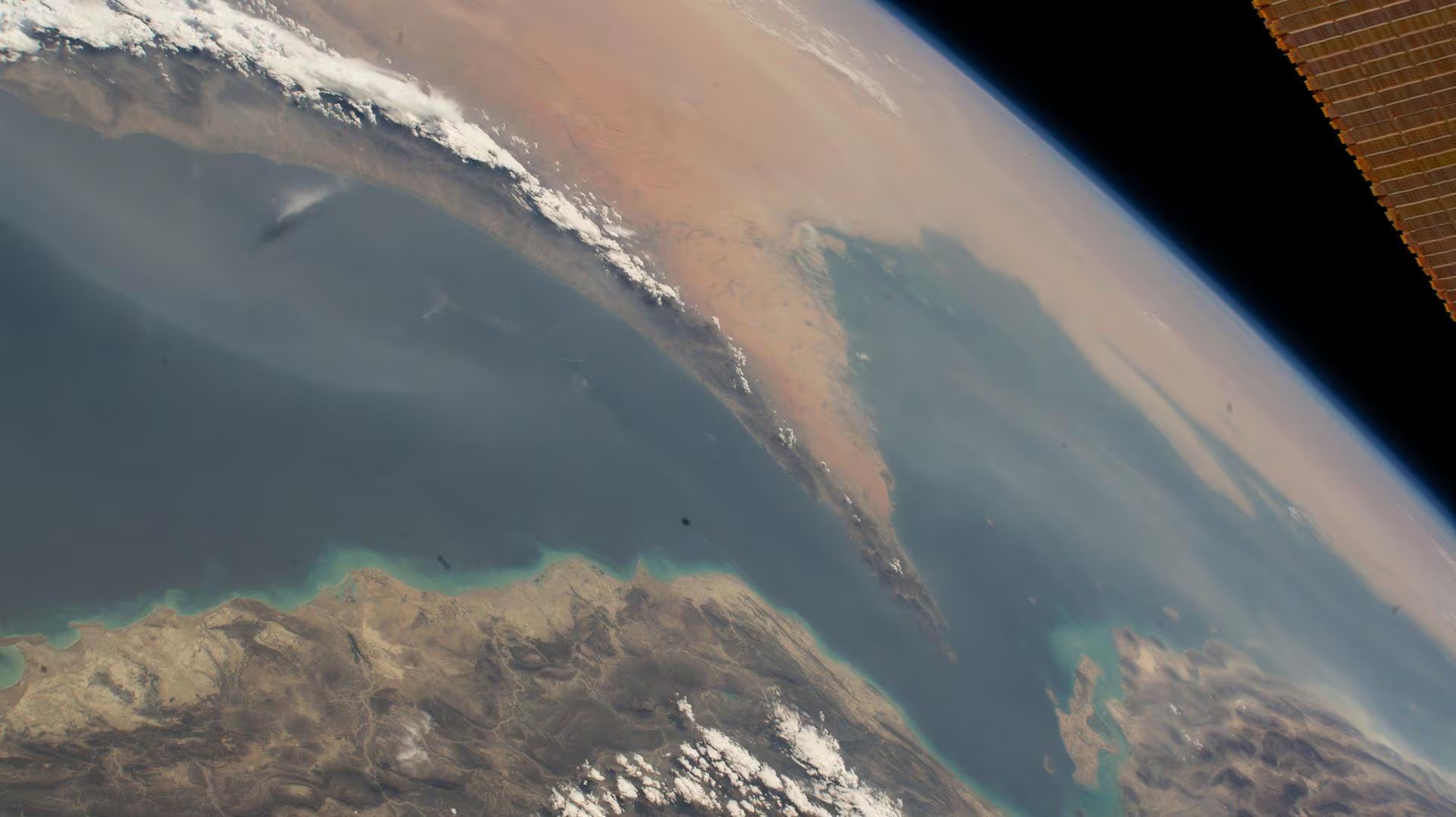 Irán intensificó las ofensivas en el estrecho de Ormuz en respuesta a las sanciones y al bloqueo de puertos por parte de Estados Unidos.