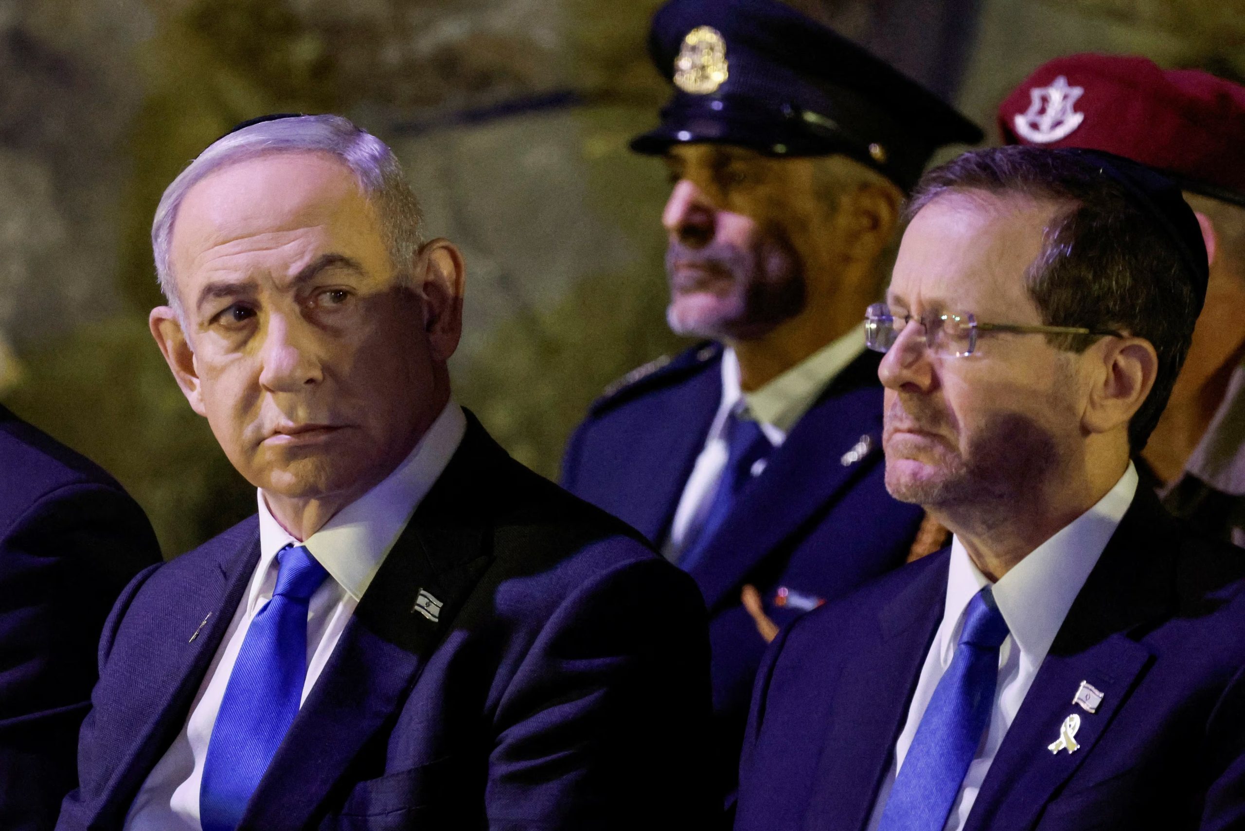 El primer ministro israelí, Benjamin Netanyahu, y el presidente Isaac Herzog (REUTERS/Amir Cohen/Archivo)