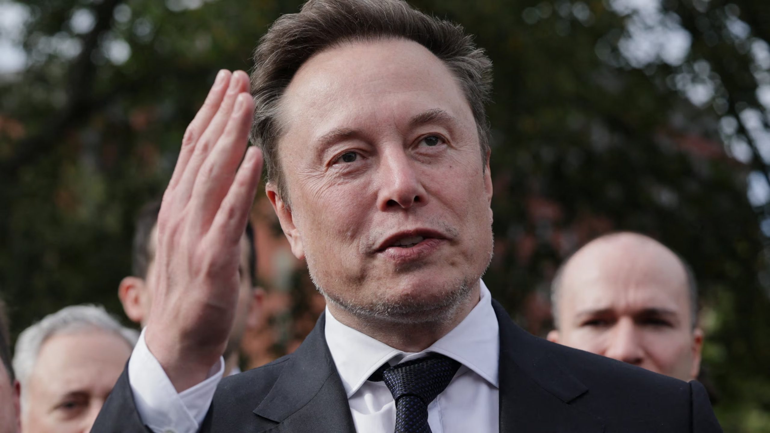 US President Donald Trump and SpacexAI Founder and CEO Elon Musk speak to the media at the White House driveway following a luncheon for tech leaders in the East Room, in Washington, D.C., US, September 29, 2026. REUTERS/Jonathan Ernst