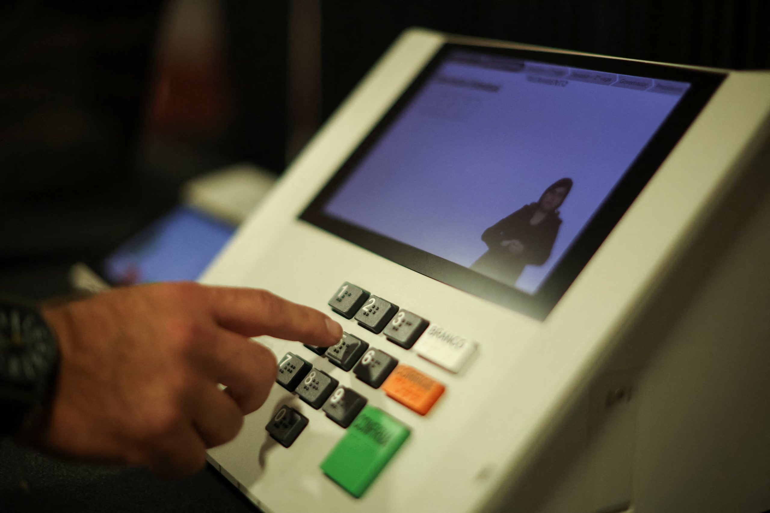 En la segunda vuelta electoral se consagrará ganadora la fórmula presidencial que reciba la mayor cantidad de votos válidos (REUTERS/Adriano Machado)