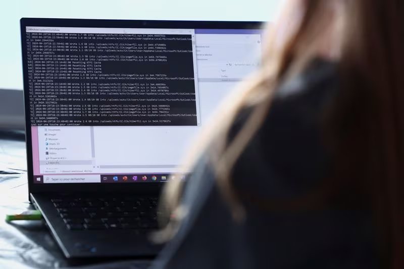 El programa retrasa su ejecución hasta dos semanas para dificultar el análisis de expertos. (Reuters)