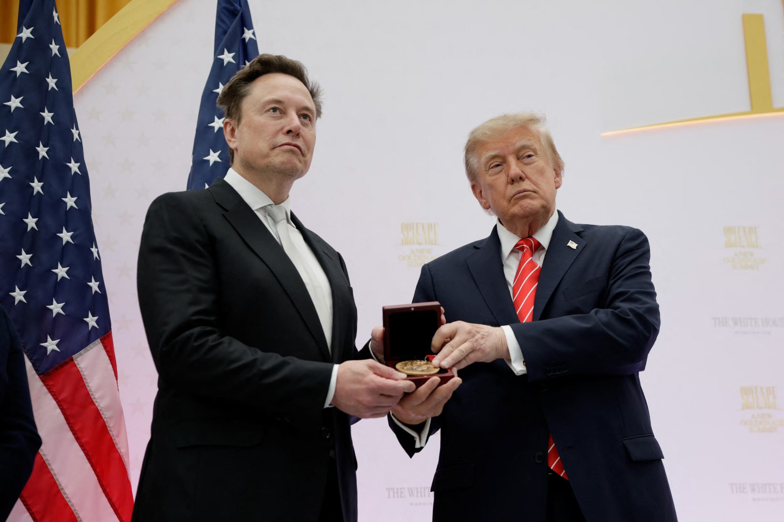 Elon Musk financió la campaña electoral de Donald Trump y asumió la tarea de reducir el gasto público. (REUTERS/Evan Vucci)