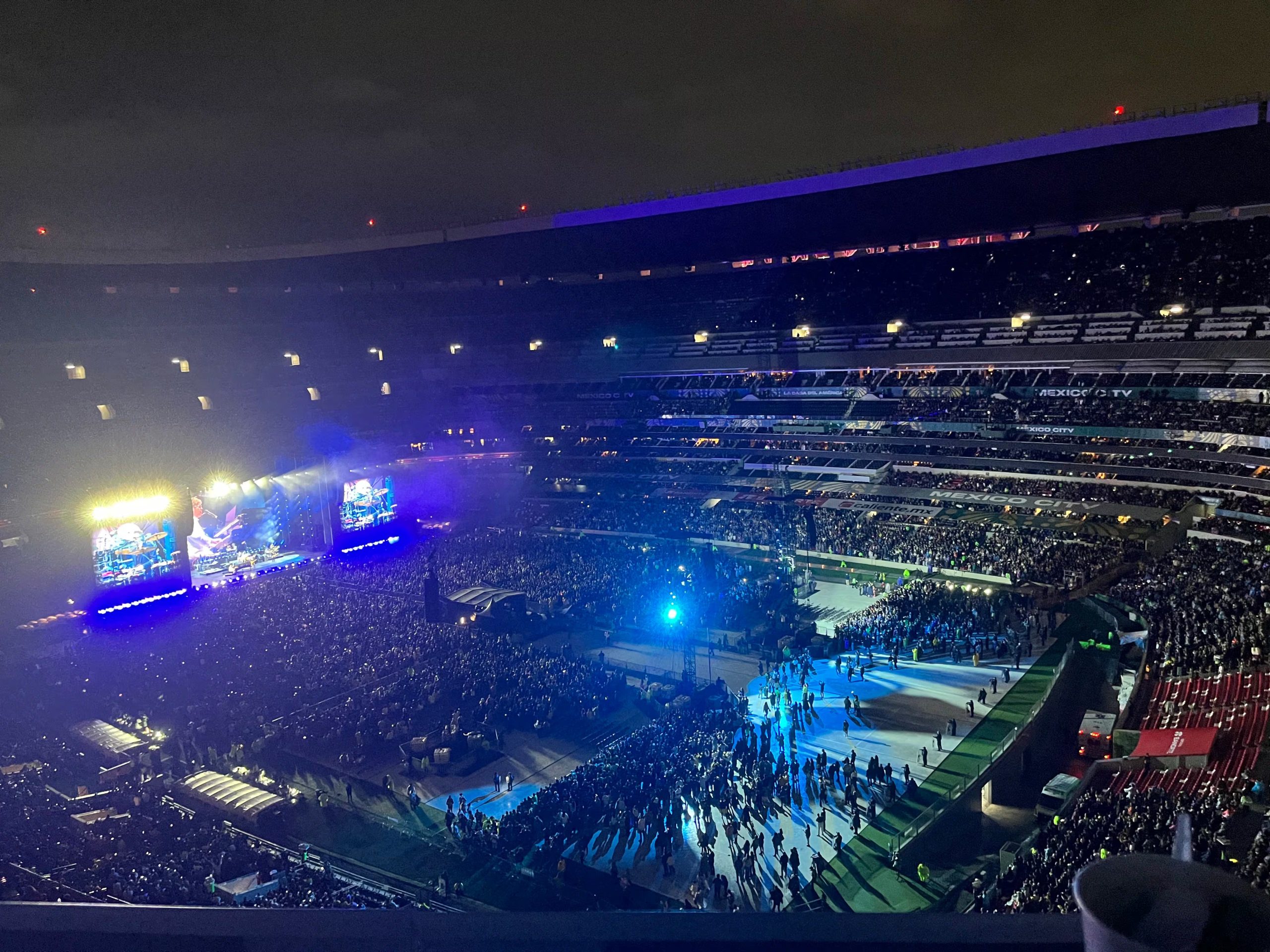 Debido a la estructura de las secciones, el Estadio Banorte no lució a su completa capacidad durante el último concierto de Elton John en México 
(Créditos: Uriel Monterrubio)