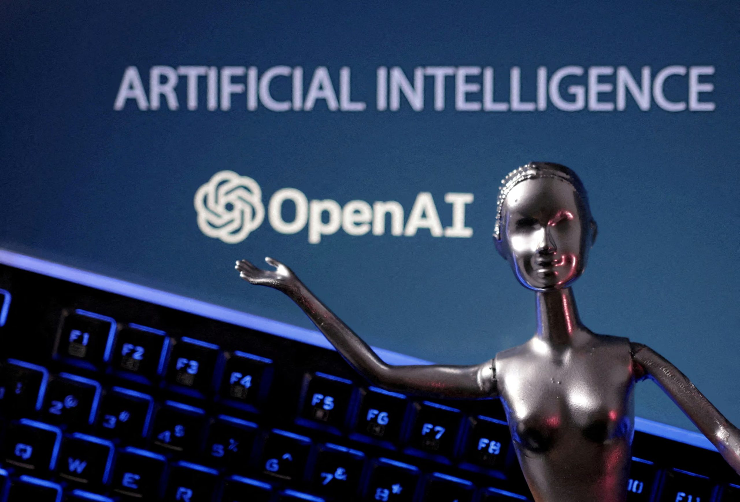 OpenAI rechazó que los despidos se vinculen a advertencias de seguridad e indicó que ultima acuerdos con evaluadores externos. (File Photo/File Photo)