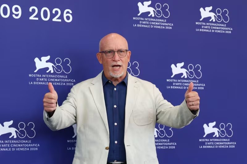 Alex Gibney sostuvo que Elon Musk comparte la lógica de Elizabeth Holmes, aunque remarcó que los vehículos de Tesla y cohetes de SpaceX funcionan. (REUTERS/Yves Herman)