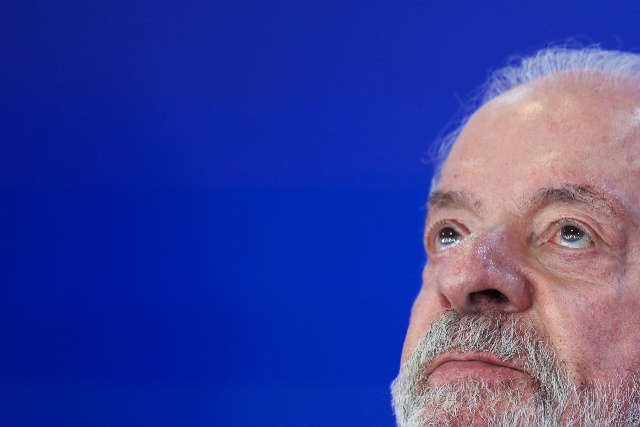 El presidente de Brasil, Luiz Inácio Lula da Silva, candidato a la reelección por el Partido de los Trabajadores (PT), asiste a la ceremonia de firma del decreto que regula el marco legal de la industria de los videojuegos en el Palacio de Planalto, en Brasilia (Brasil), el 14 de octubre de 2026. REUTERS/Adriano Machado
