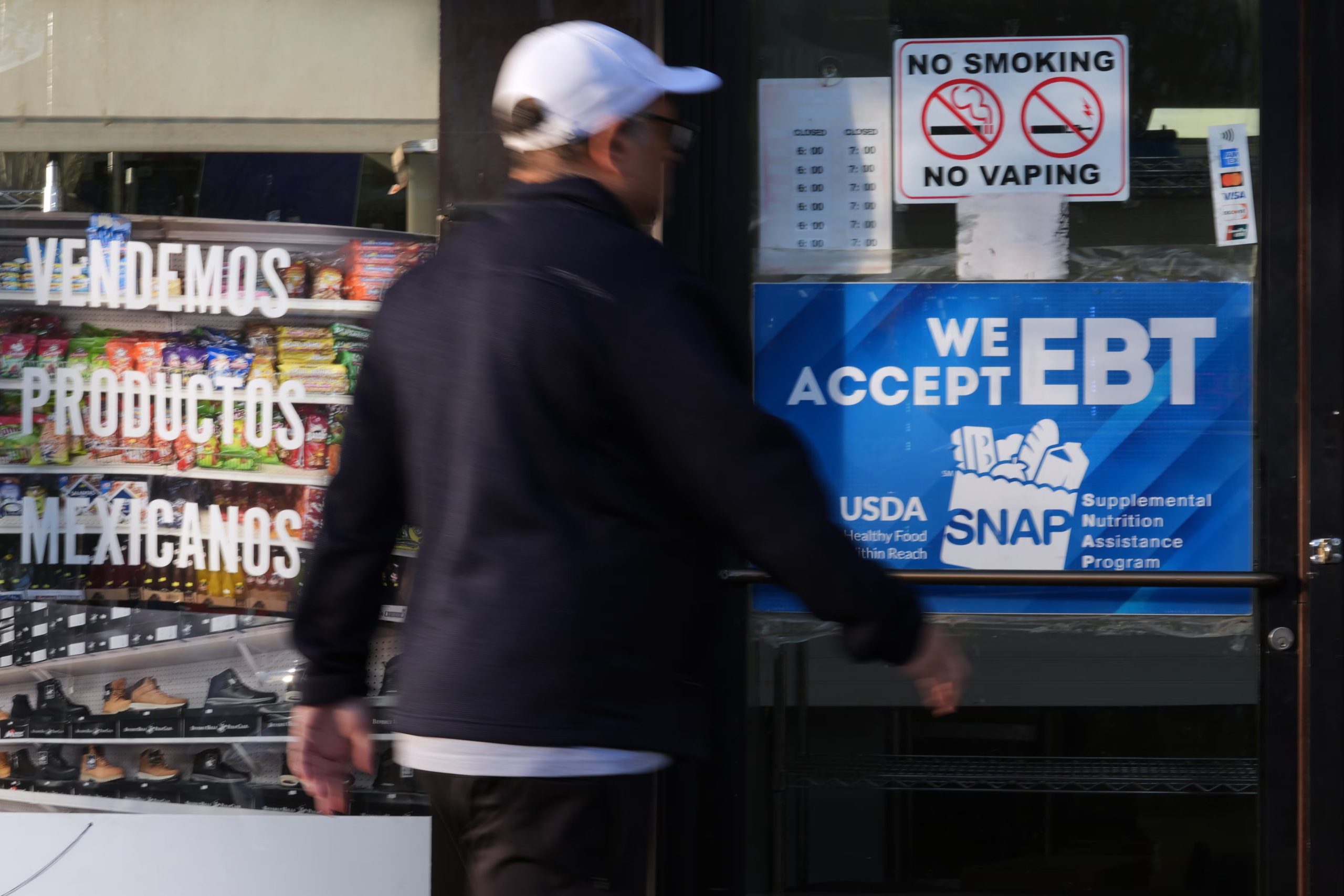 Las bandas de skimming apuntan a bodegas, tiendas, gasolineras, cajeros automáticos y también a máquinas expendedoras del sistema OMNY del metro de Nueva York (AP Foto/Nam Y. Huh/Archivo)