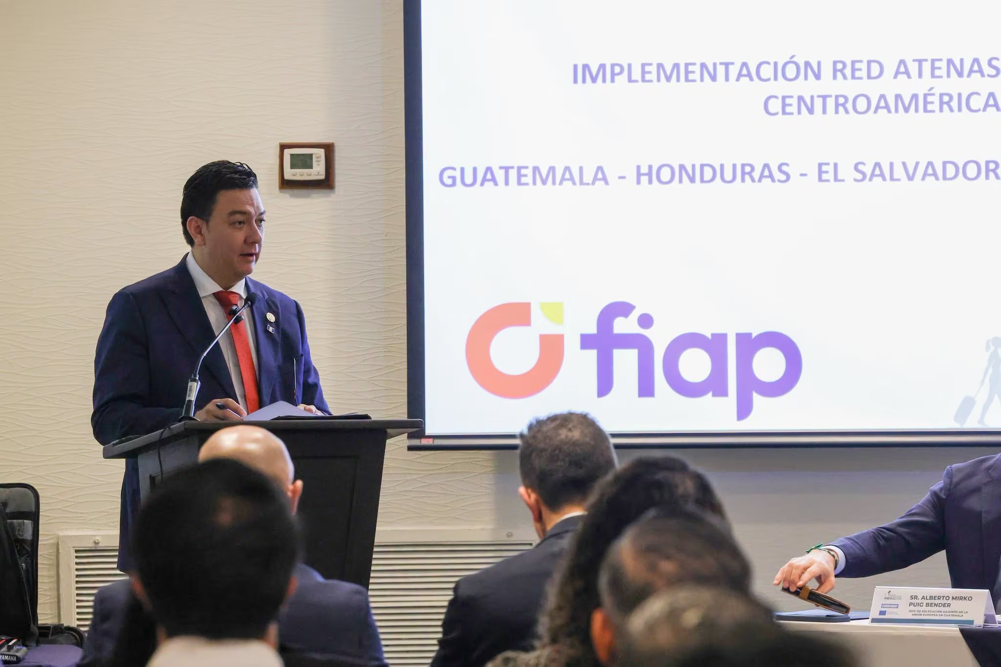 Honduras, Guatemala y El Salvador se incorporaron a la Red Atenas para reforzar la detección de documentos de viaje falsificados y prevenir la migración irregular. (Migración Guatemala)