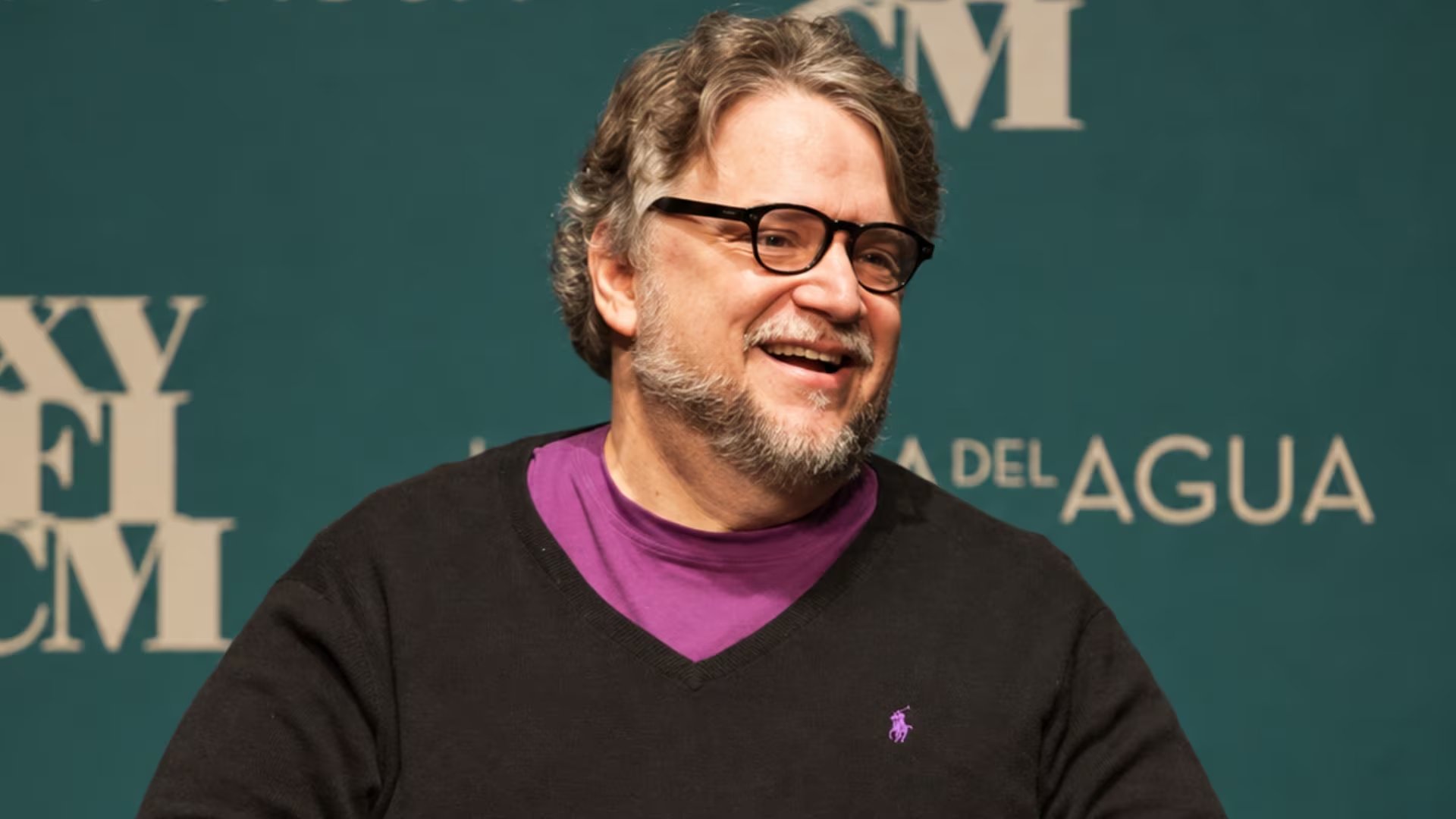 El cineasta Guillermo del Toro asiste a una actividad de prensa durante el Festival Internacional de Cine de Morelia. (ficm)