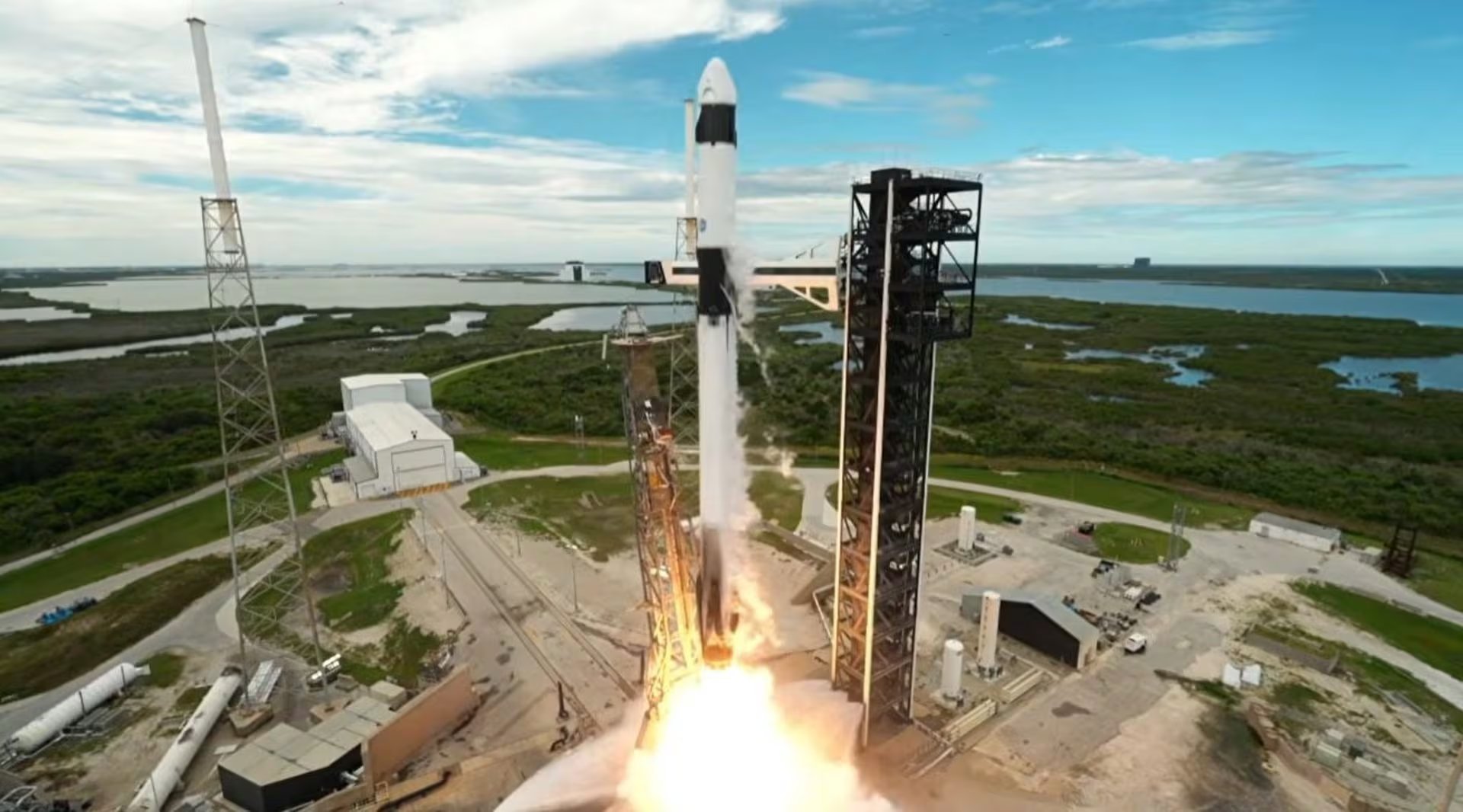 La cápsula Crew Dragon Grace partió desde Cabo Cañaveral y se acopló a la estación el 1 de octubre tras un vuelo récord con una ruta orbital precisa (Reuters)
