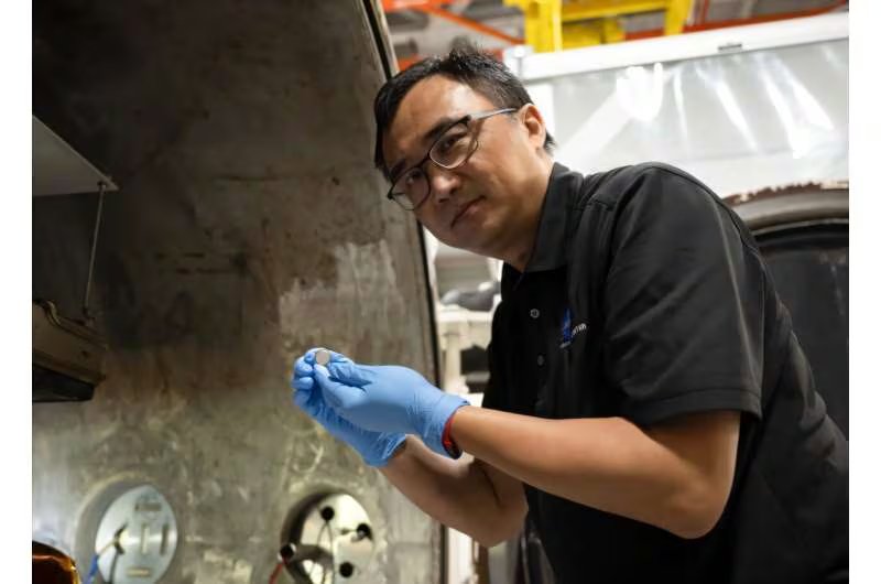 La composición química de estas baterías se adaptará a vehículos lunares, herramientas de perforación y equipos de emergencia para astronautas. (NASA/Ryan Hill)