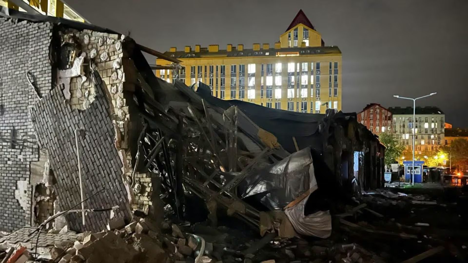 Las consecuencias del ataque ruso a Kiev (Servicio Estatal de Emergencias de Ucrania)