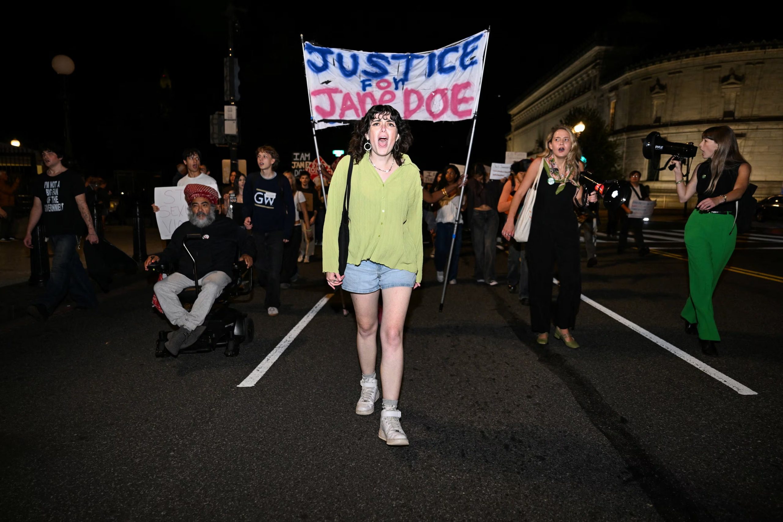 Estudiantes de Cornell participaron en protestas para cuestionar la respuesta de la universidad ante las denuncias de violencia sexual y exigir cambios en sus políticas de prevención y acompañamiento (REUTERS/Annabelle Gordon).
