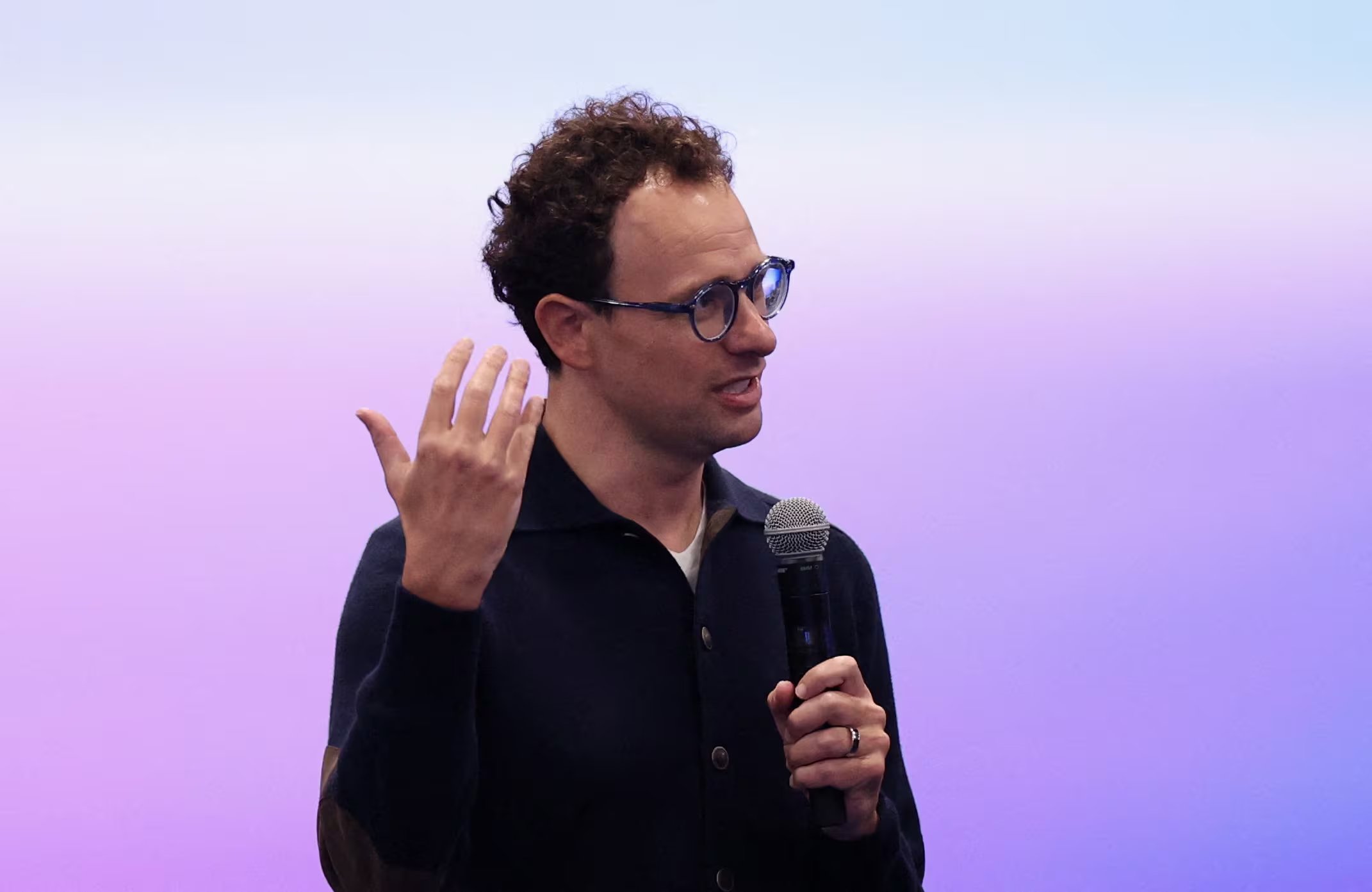 Días después de la renuncia de Coxon, Dario Amodei pidió disminuir el ritmo de desarrollo de los modelos de inteligencia artificial más avanzados. REUTERS/Carlos Barria