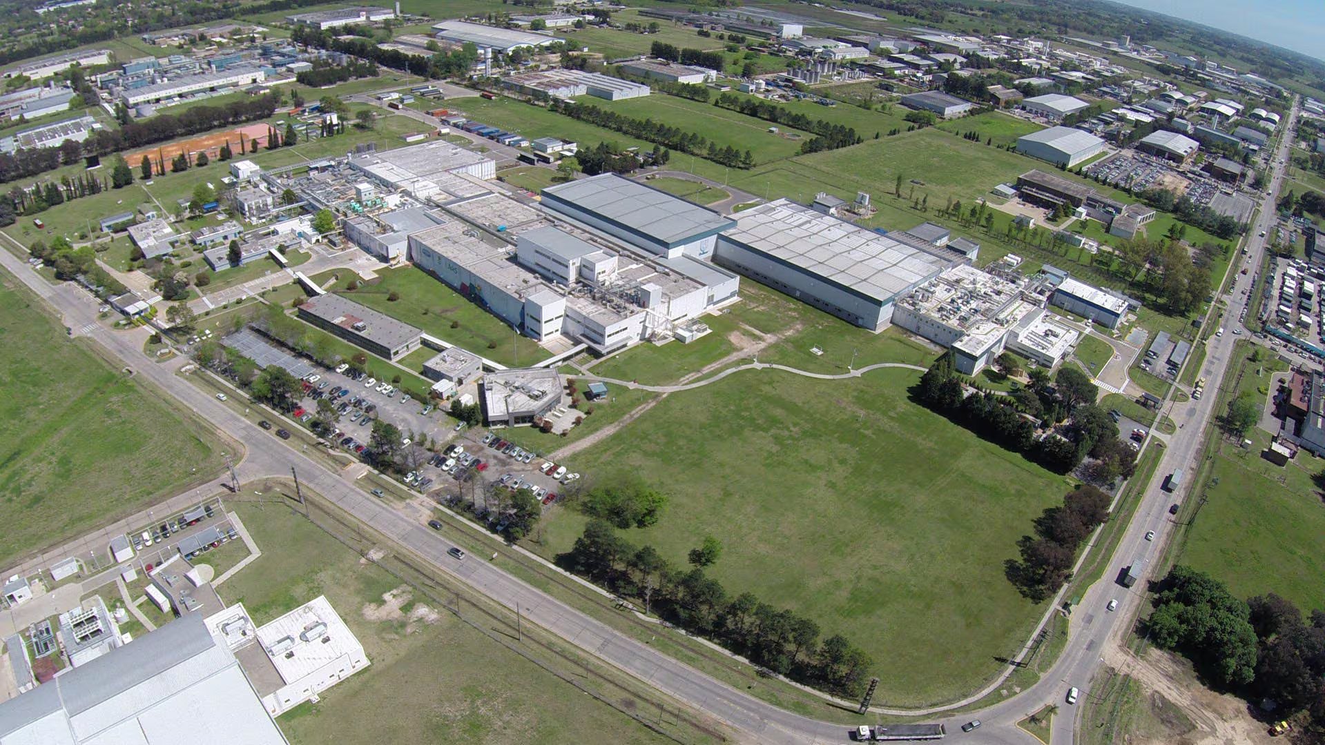 Para Schumpeter, el motor del capitalismo no son las grandes empresas establecidas, sino los emprendedores innovadores que introducen nuevas combinaciones de recursos y desplazan a los incumbentes (Foto: Uipba -Unión Industrial Provincia de Buenos Aires-)