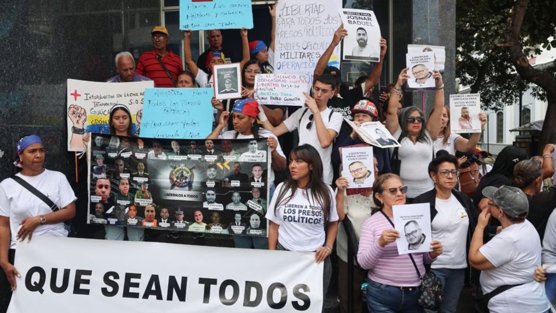 Familiares de presos políticos en una de las protestas por su libertad.
