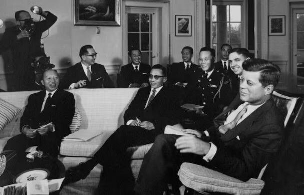 Park había gobernado desde 1961, cuando llegó al poder mediante un golpe militar, y convirtió a Corea del Sur en una potencia industrial emergente
