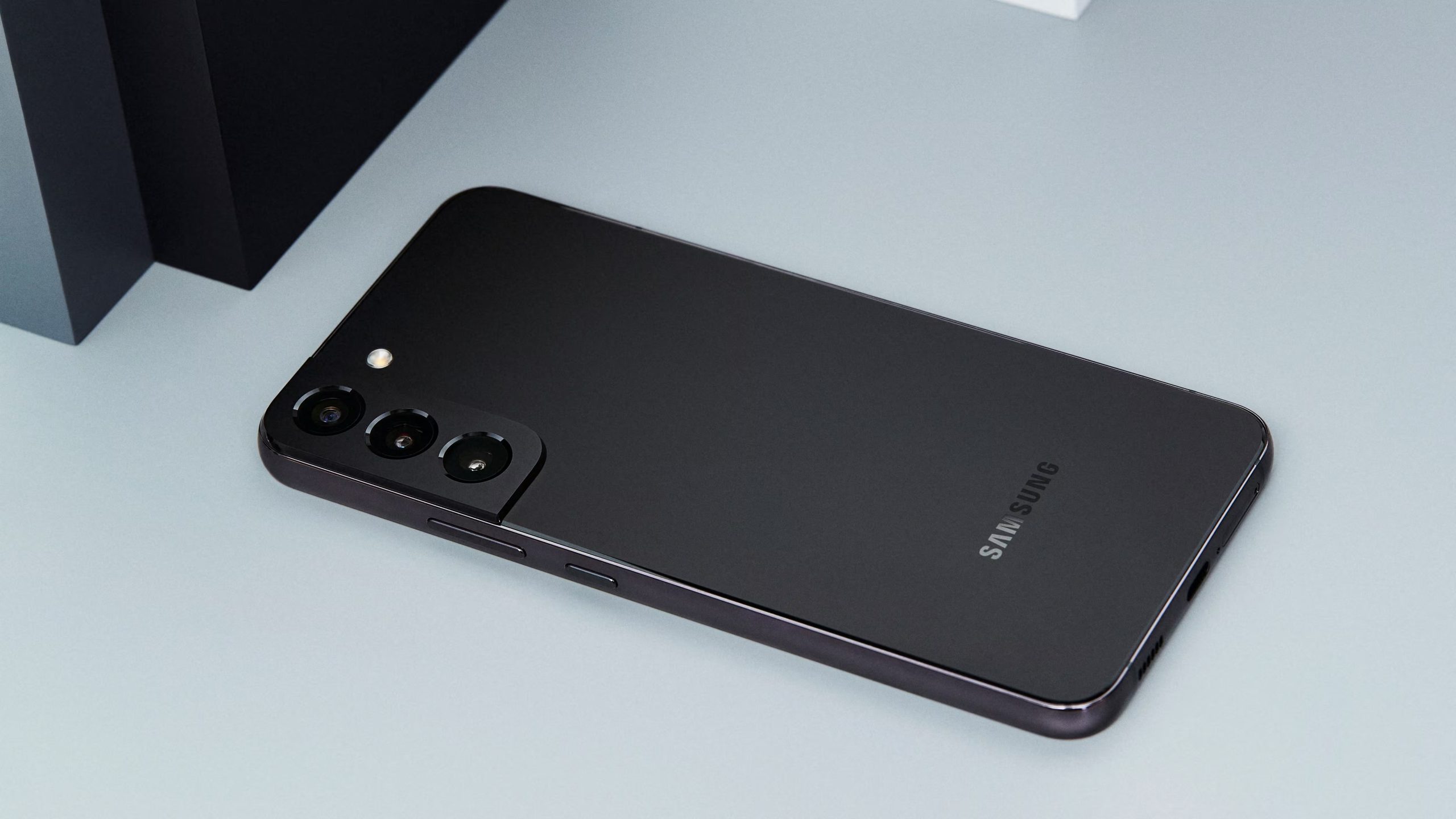 El modelo Galaxy S22 es uno de los que no tendrán acceso a One UI 9. (Foto: Samsung Electronics/Handout via REUTERS) 