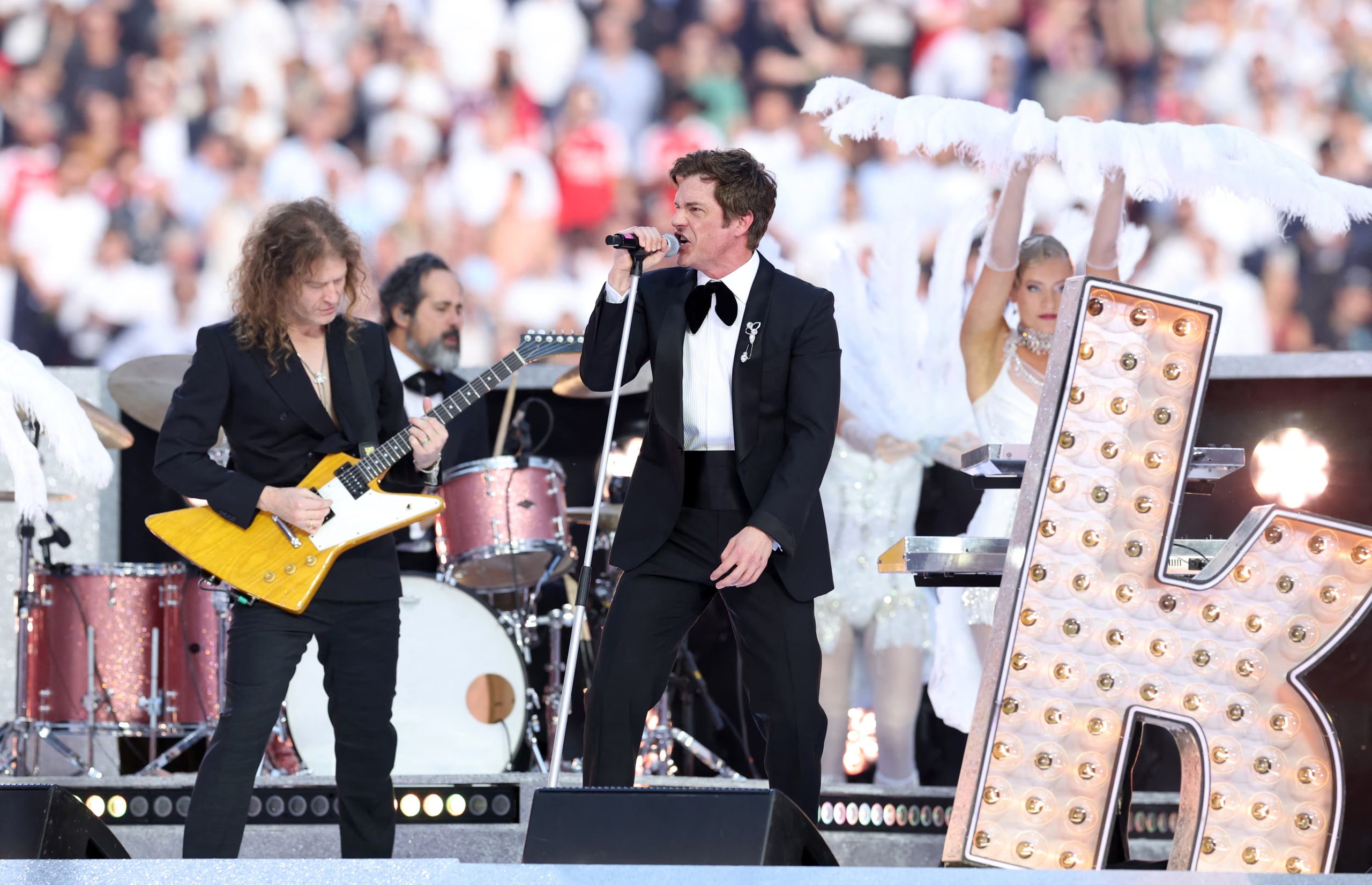The Killers durante su show en la final de la Champions League 2026 (REUTERS/Andrew Boyers)