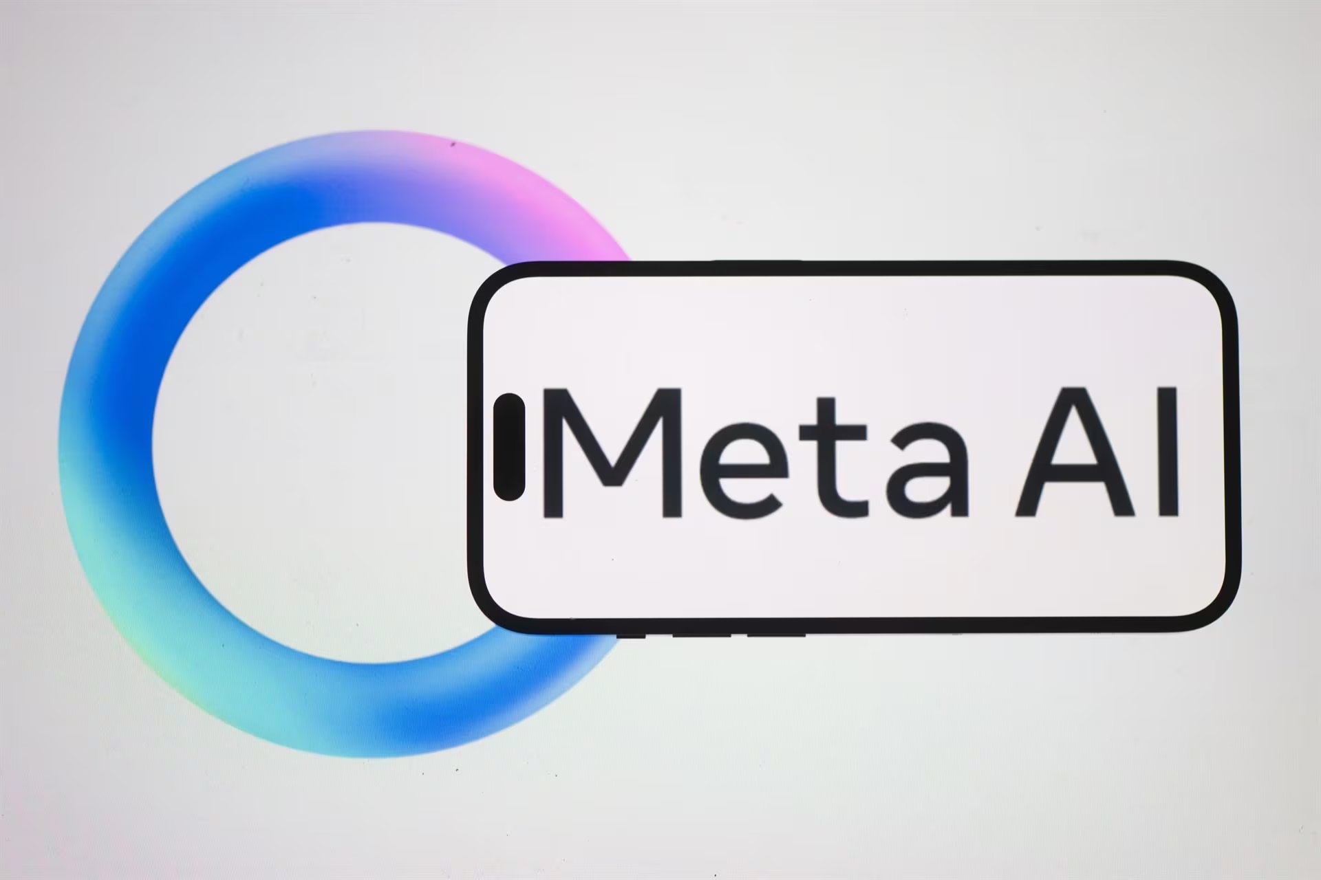 Un modelo de lenguaje analiza ahora tanto el contenido de los avisos como los sitios externos a los que dirigen, para detectar la táctica conocida como 
