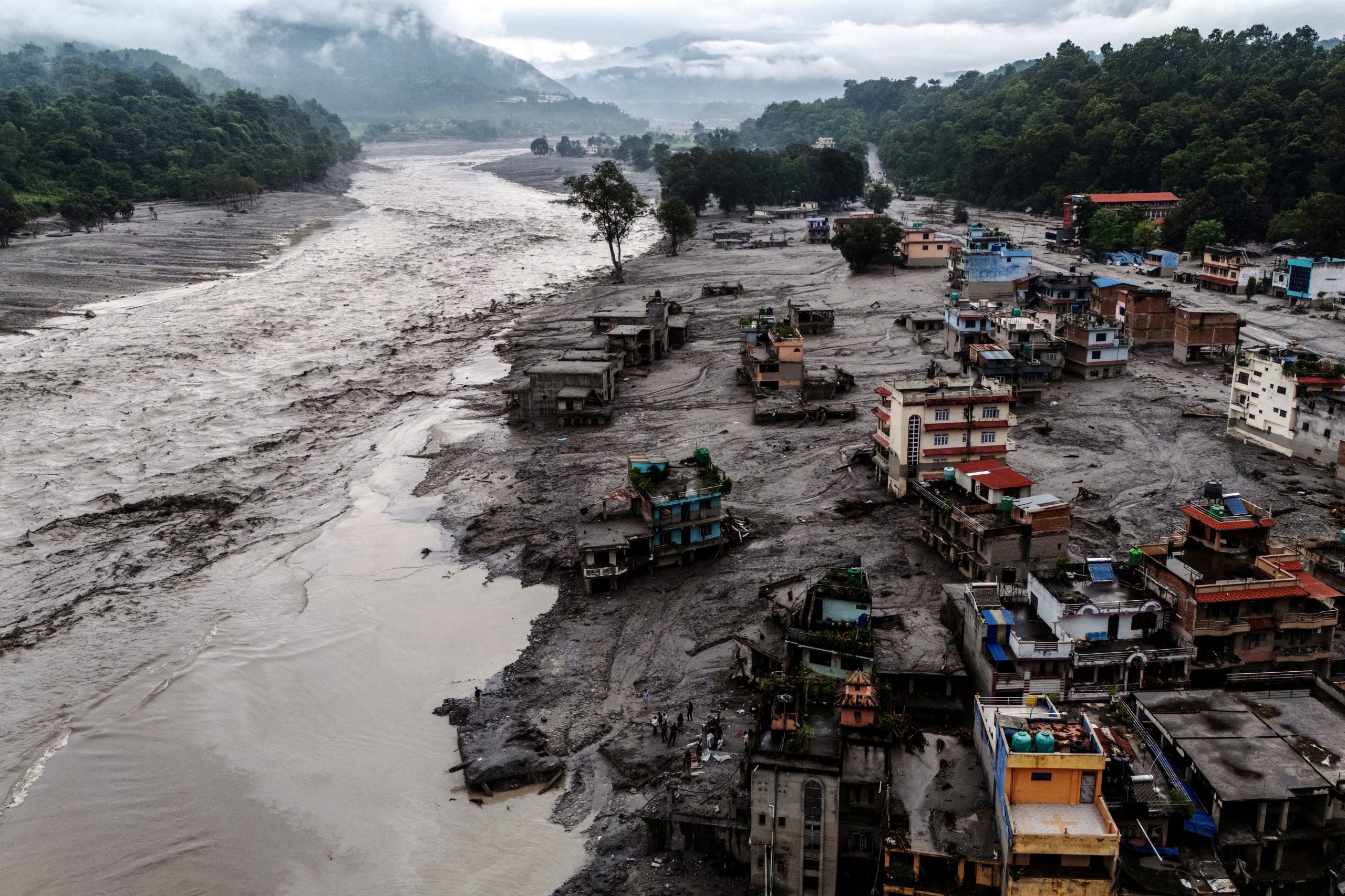 Un deslizamiento de tierra bloqueó de forma temporal el cauce del Budhi Gandaki antes de liberar una crecida REUTERS/Athit Perawongmetha/File Photo