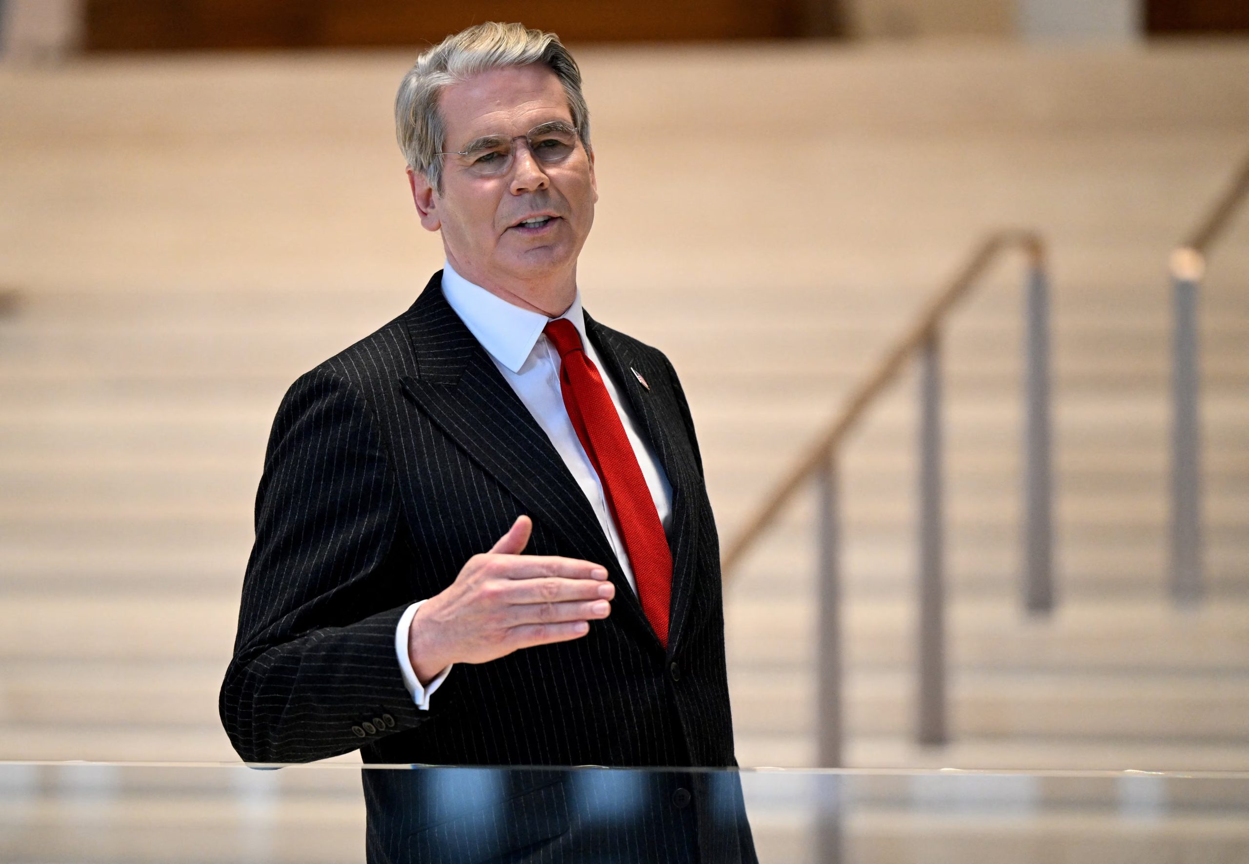 Scott Bessent tiene que pagar mas caro para refinanciar la deuda de EEUU (REUTERS/Vincent Alban)