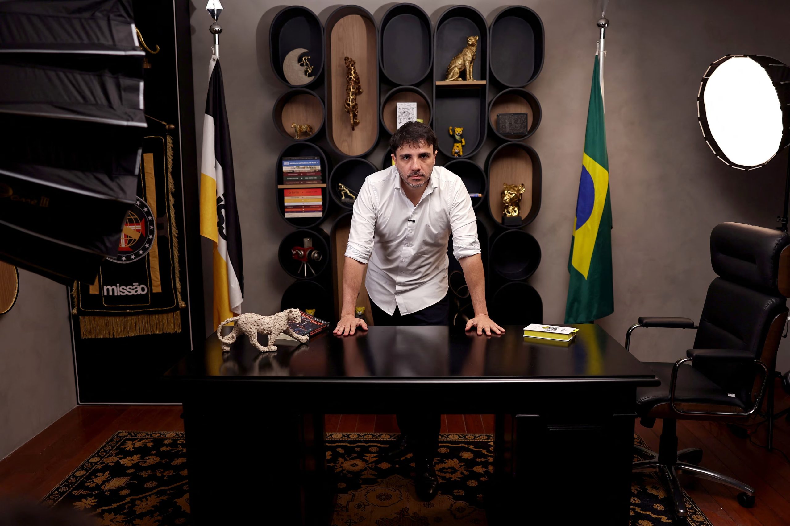 Renan Santos se presenta en las elecciones de Brasil como candidato ajeno al sistema político tradicional y propone un modelo de seguridad inspirado en Nayib Bukele (REUTERS/Amanda Perobelli)