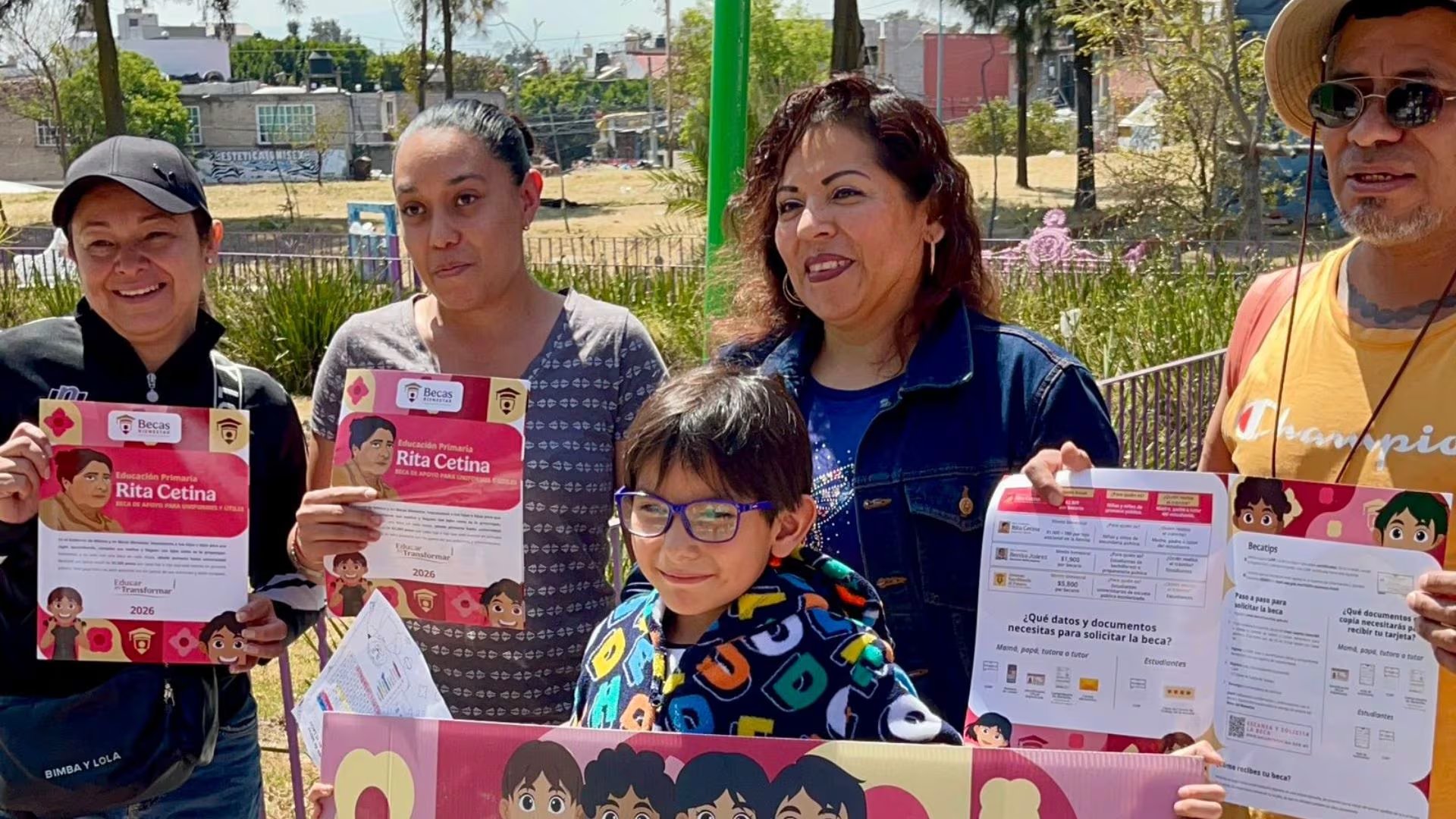 Oficialmente arrancó la entrega de tarjetas Bienestar para todos los beneficiarios que se registraron en marzo a la Beca Rita Cetina (Foto: Gobierno de México)
